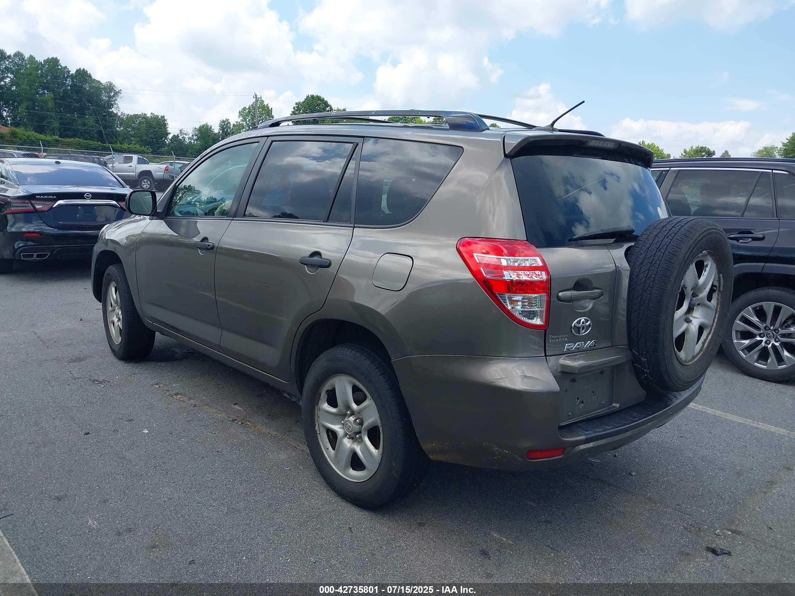 TOYOTA RAV4 image 3