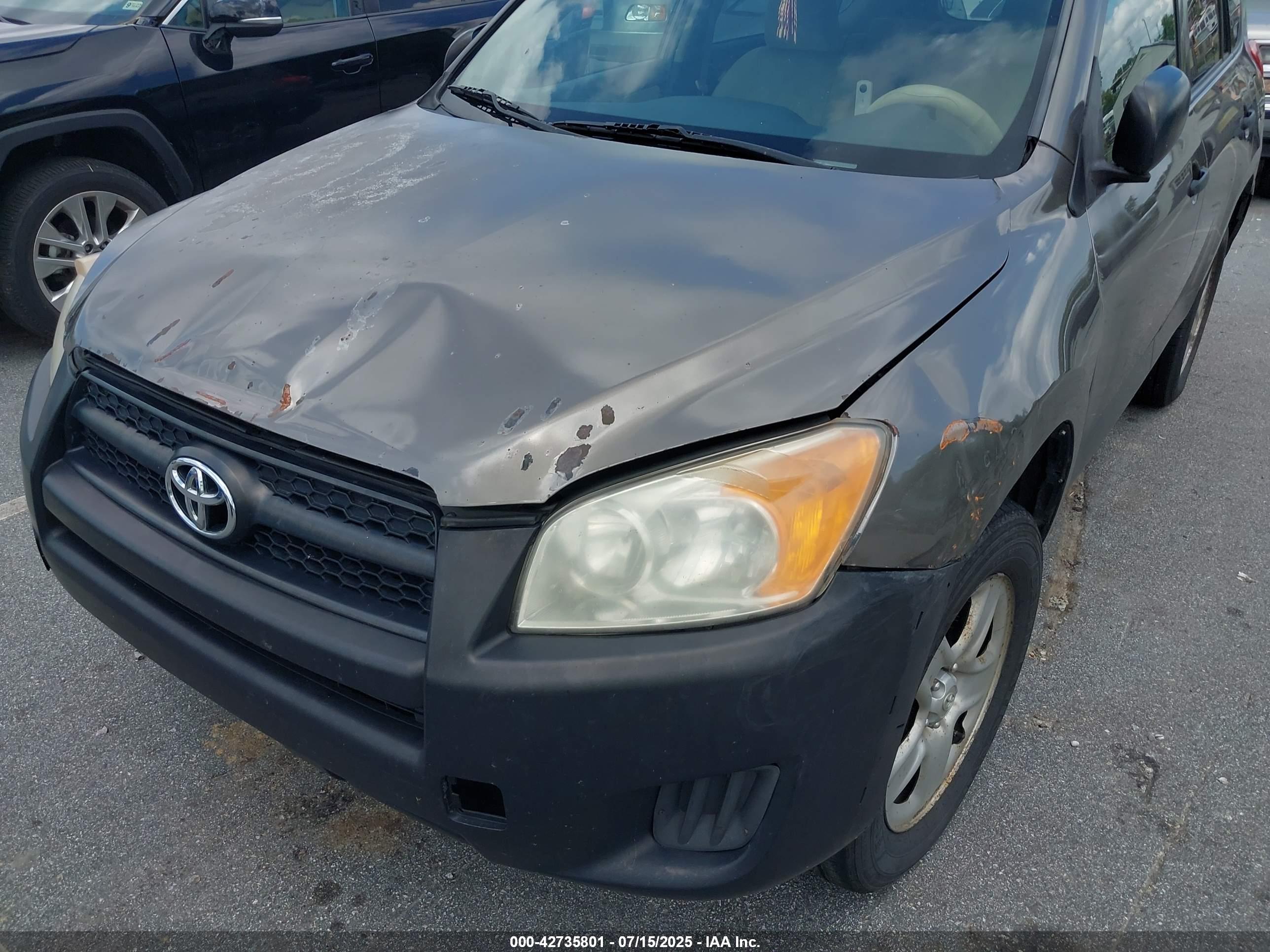 TOYOTA RAV4 image 6