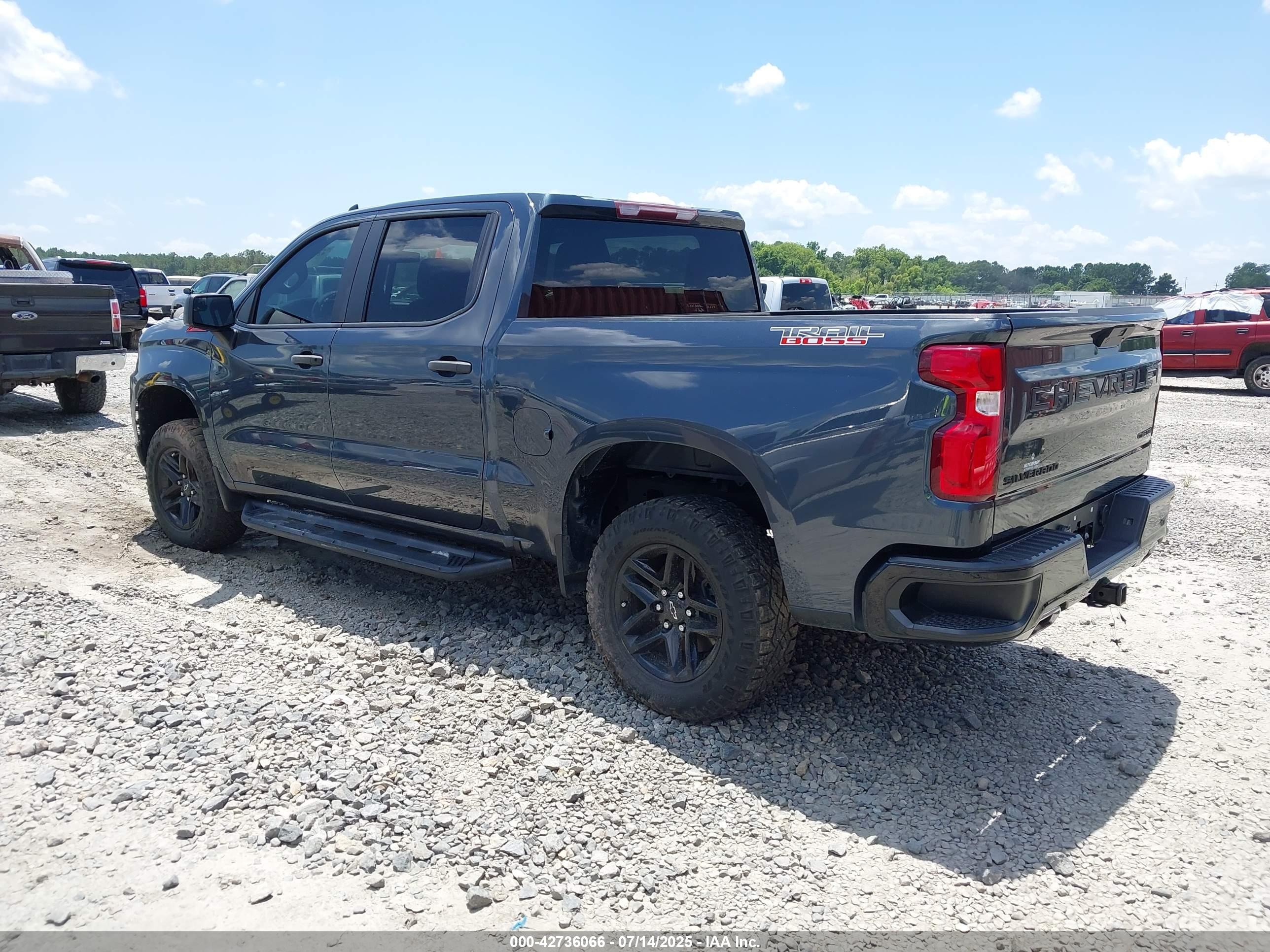 CHEVROLET SILVERADO image 3