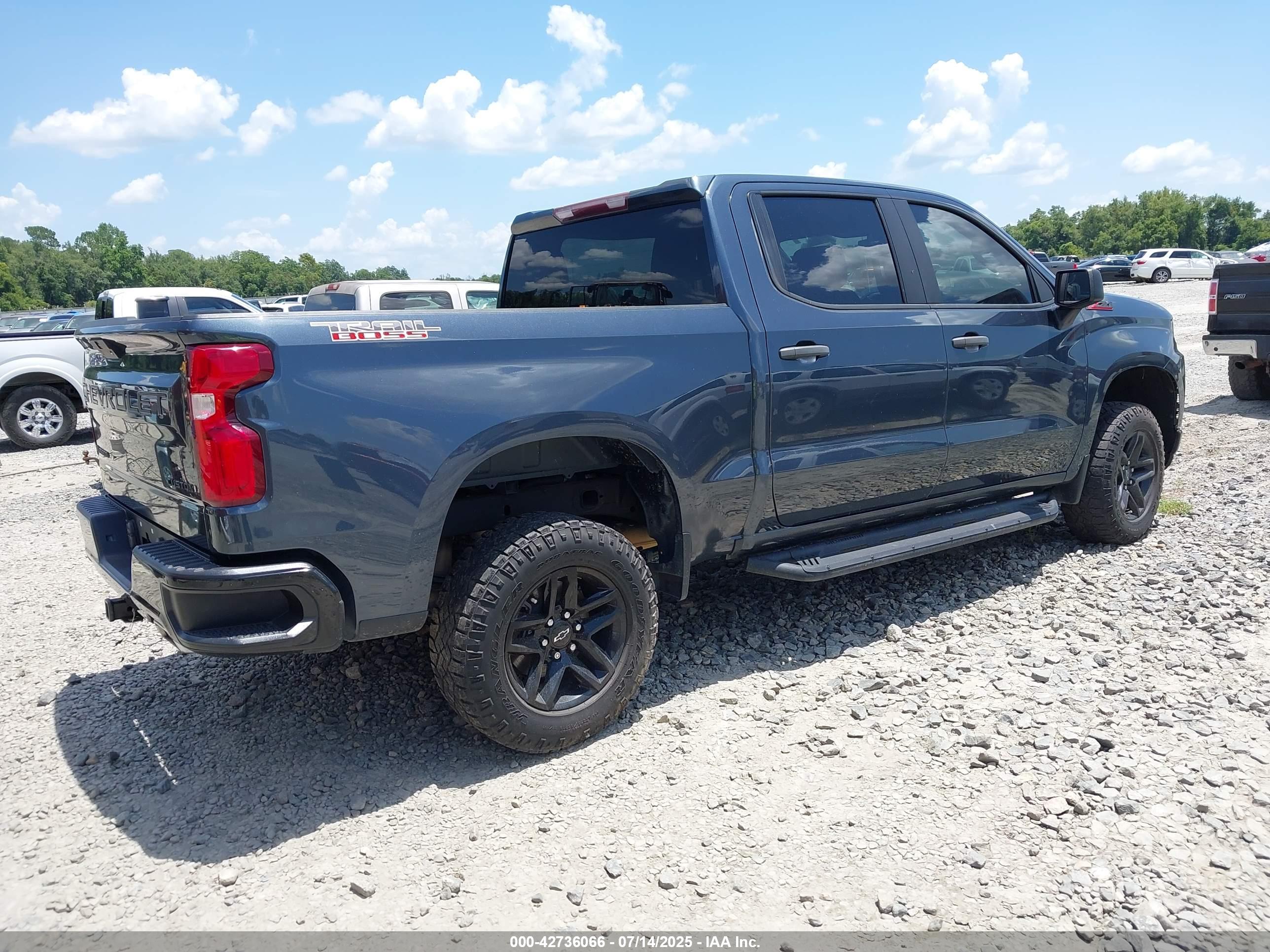 CHEVROLET SILVERADO image 4