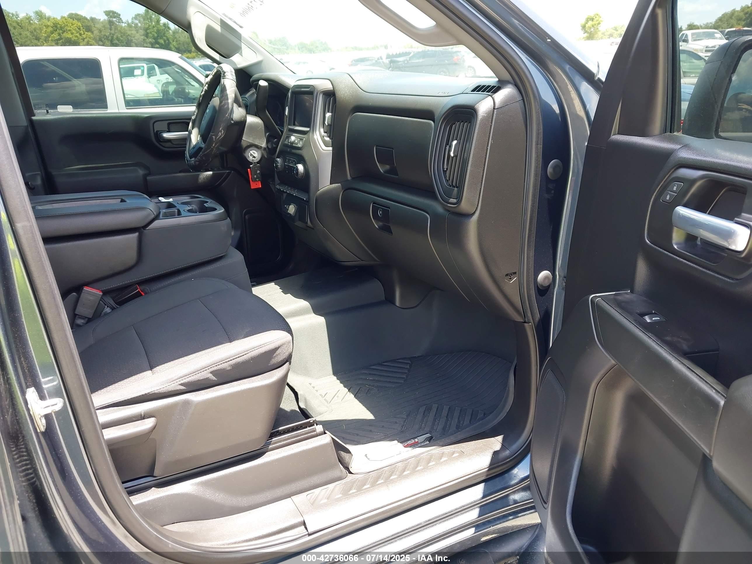 CHEVROLET SILVERADO image 5