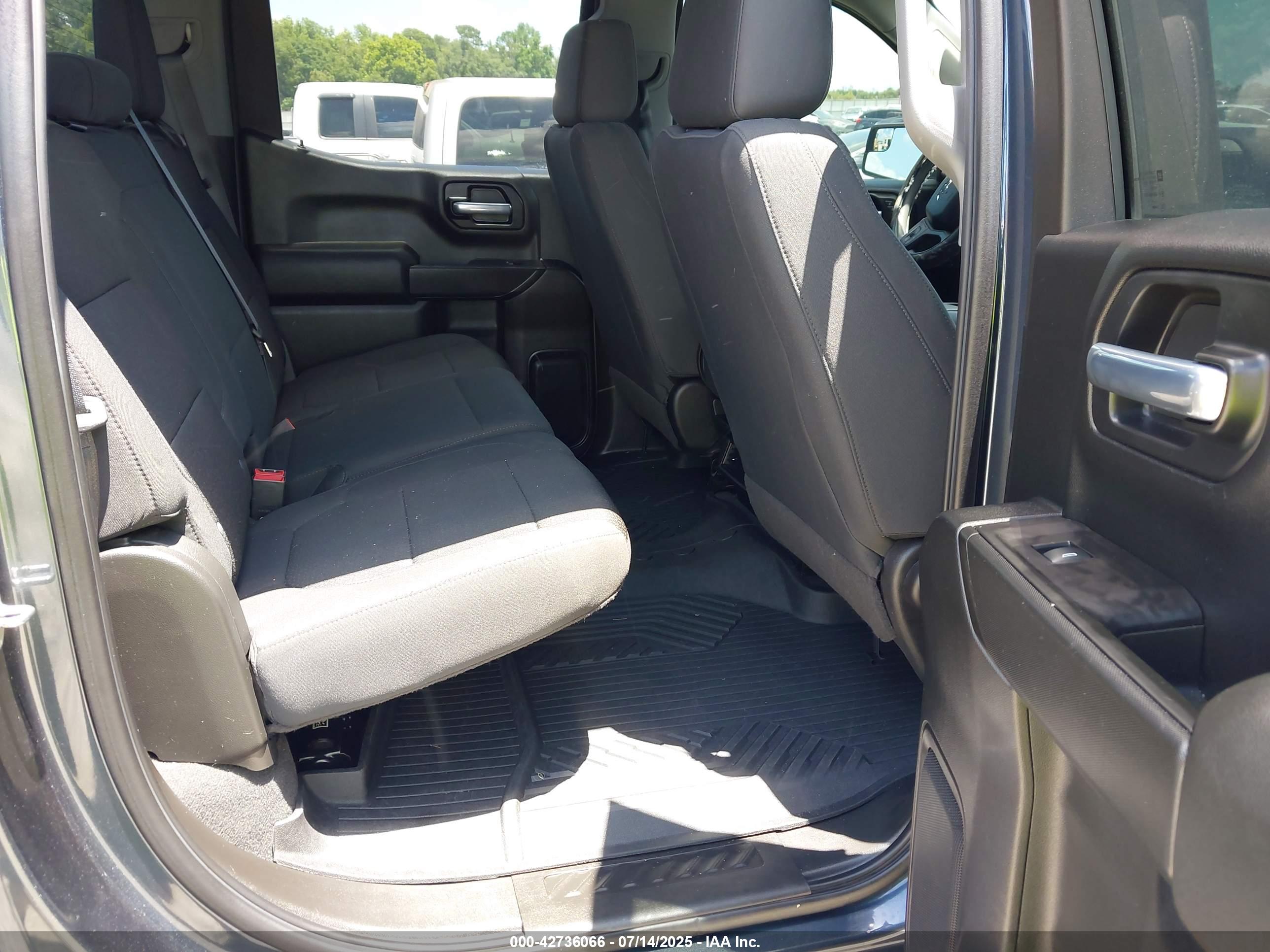 CHEVROLET SILVERADO image 8