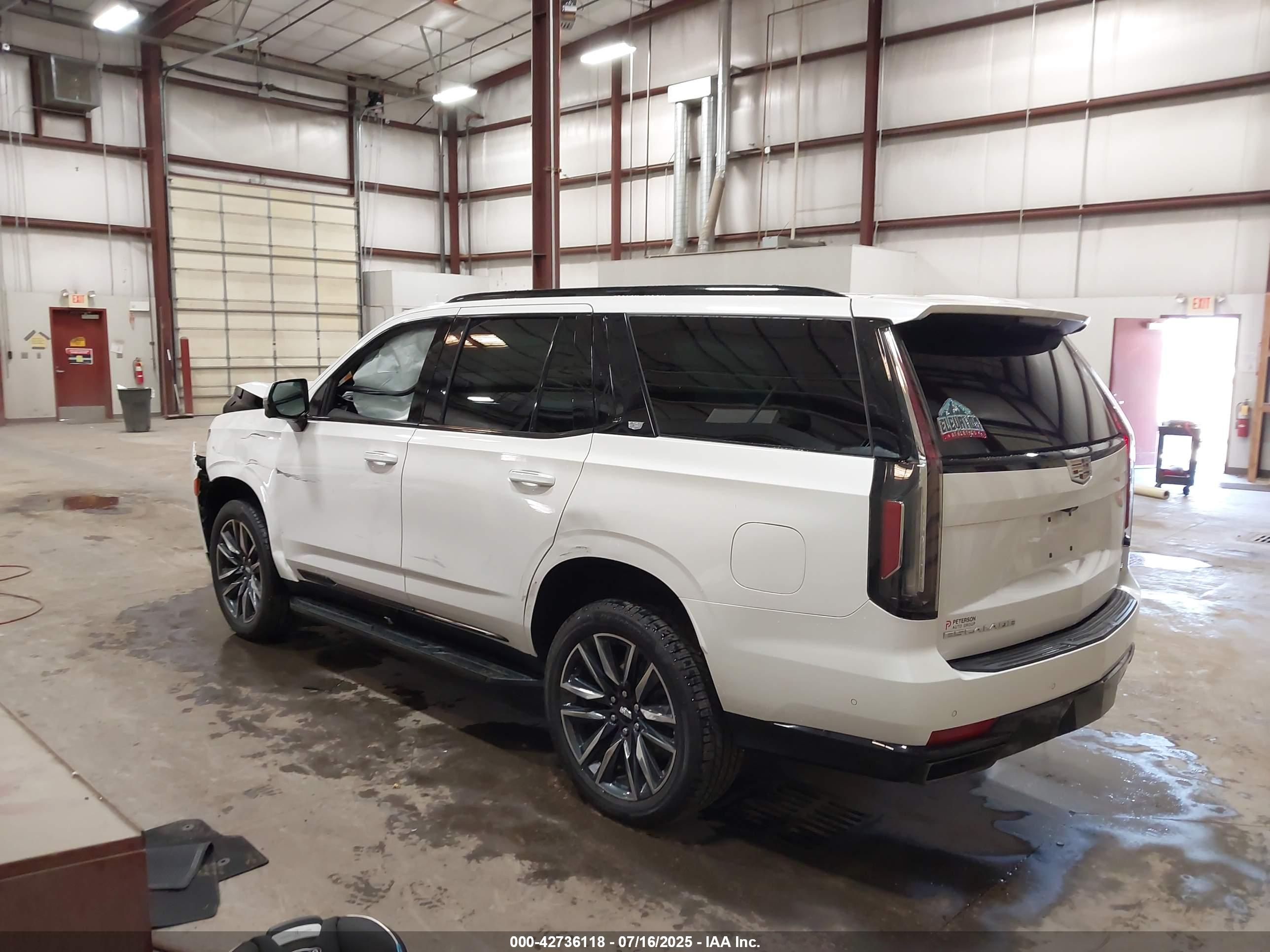 CADILLAC ESCALADE image 3