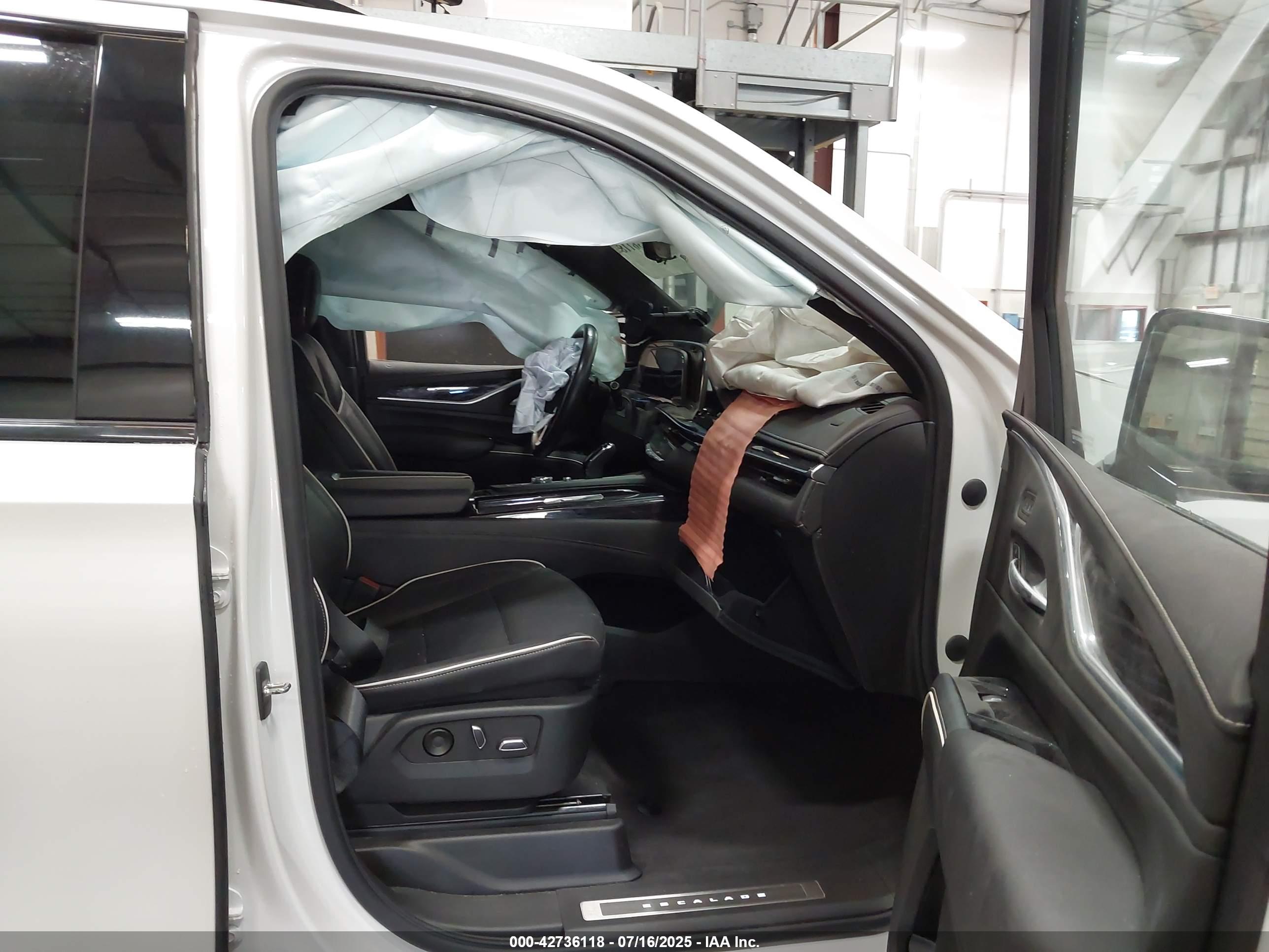 CADILLAC ESCALADE image 5