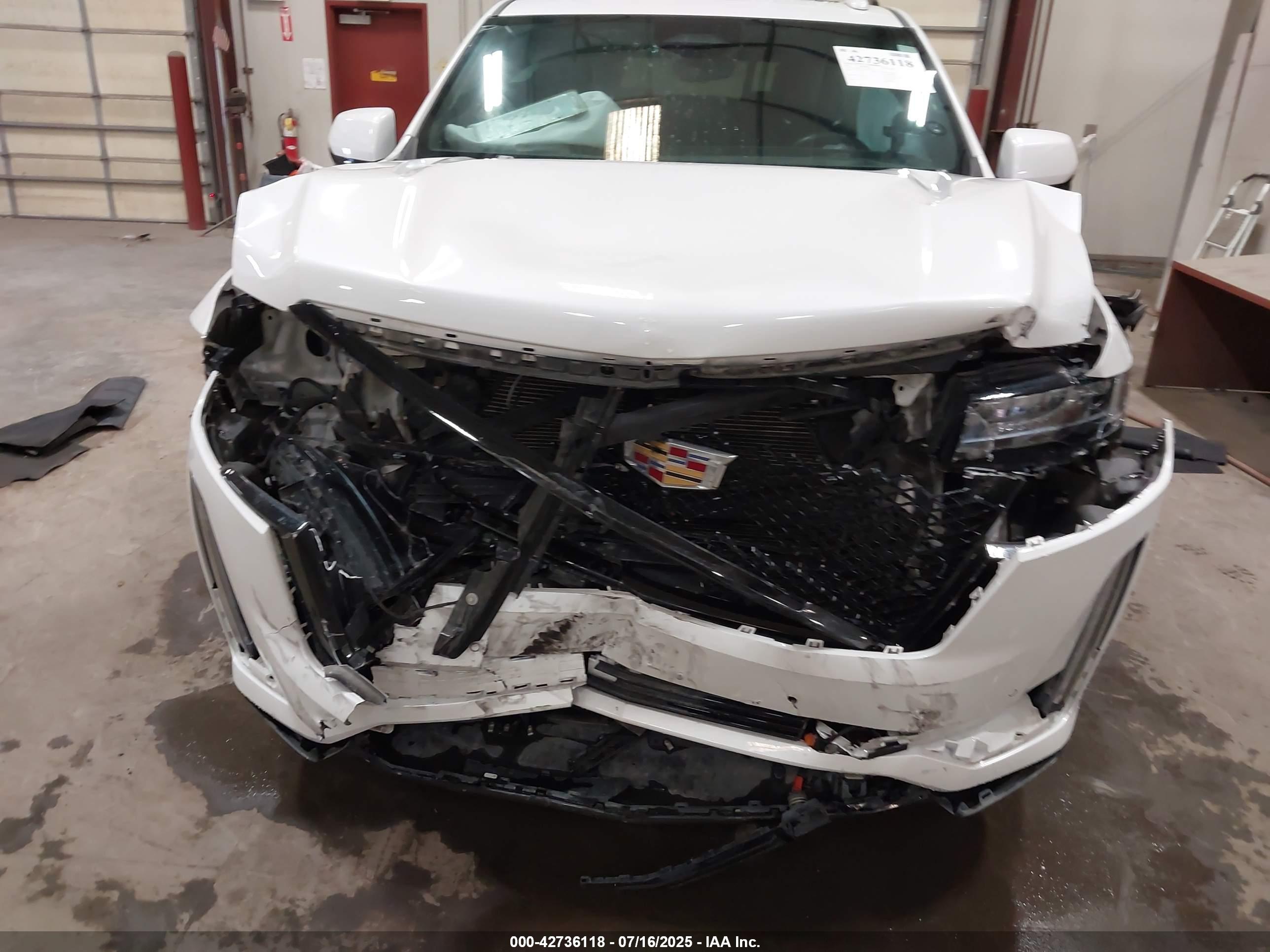 CADILLAC ESCALADE image 6