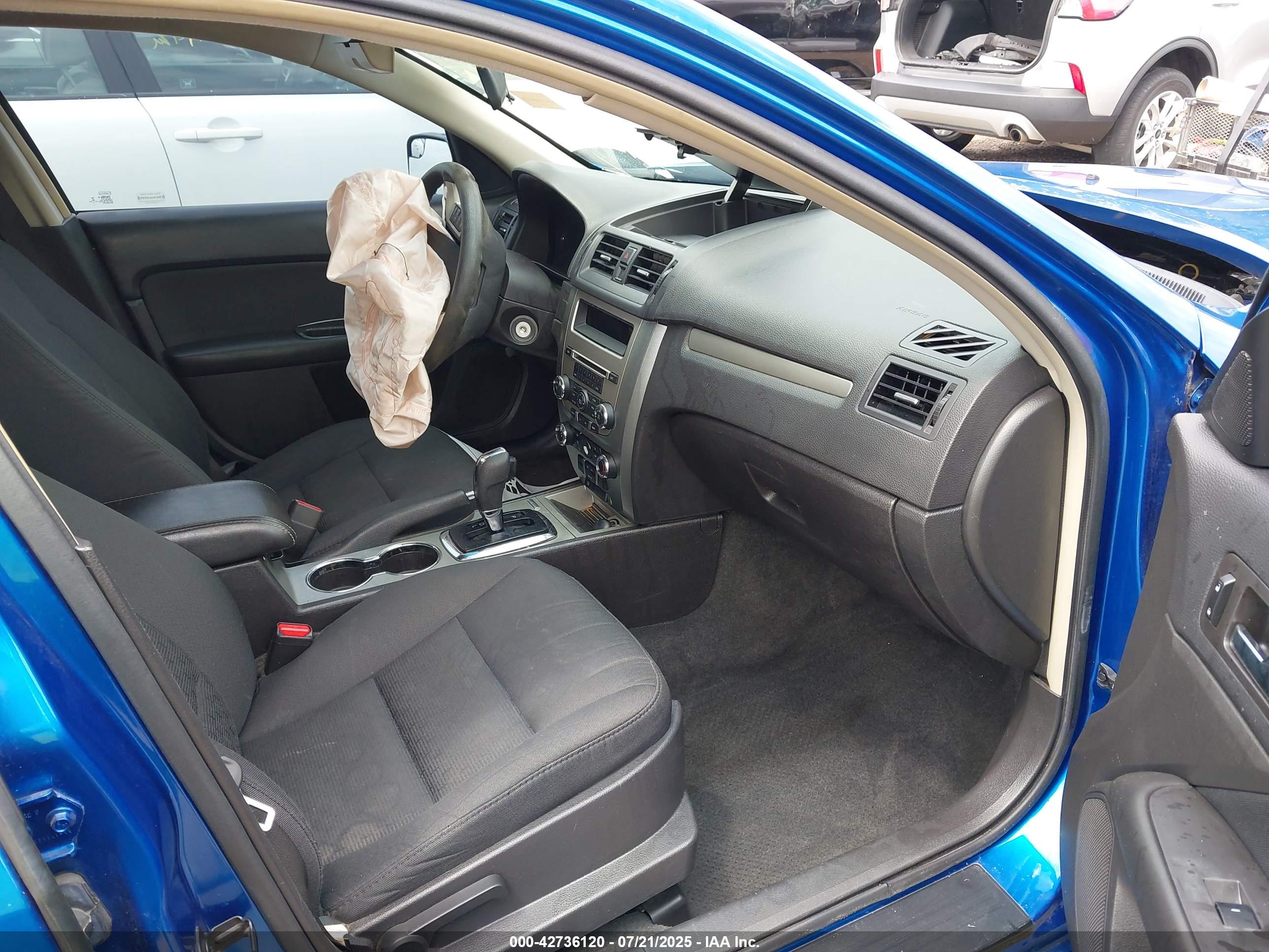 FORD FUSION image 5