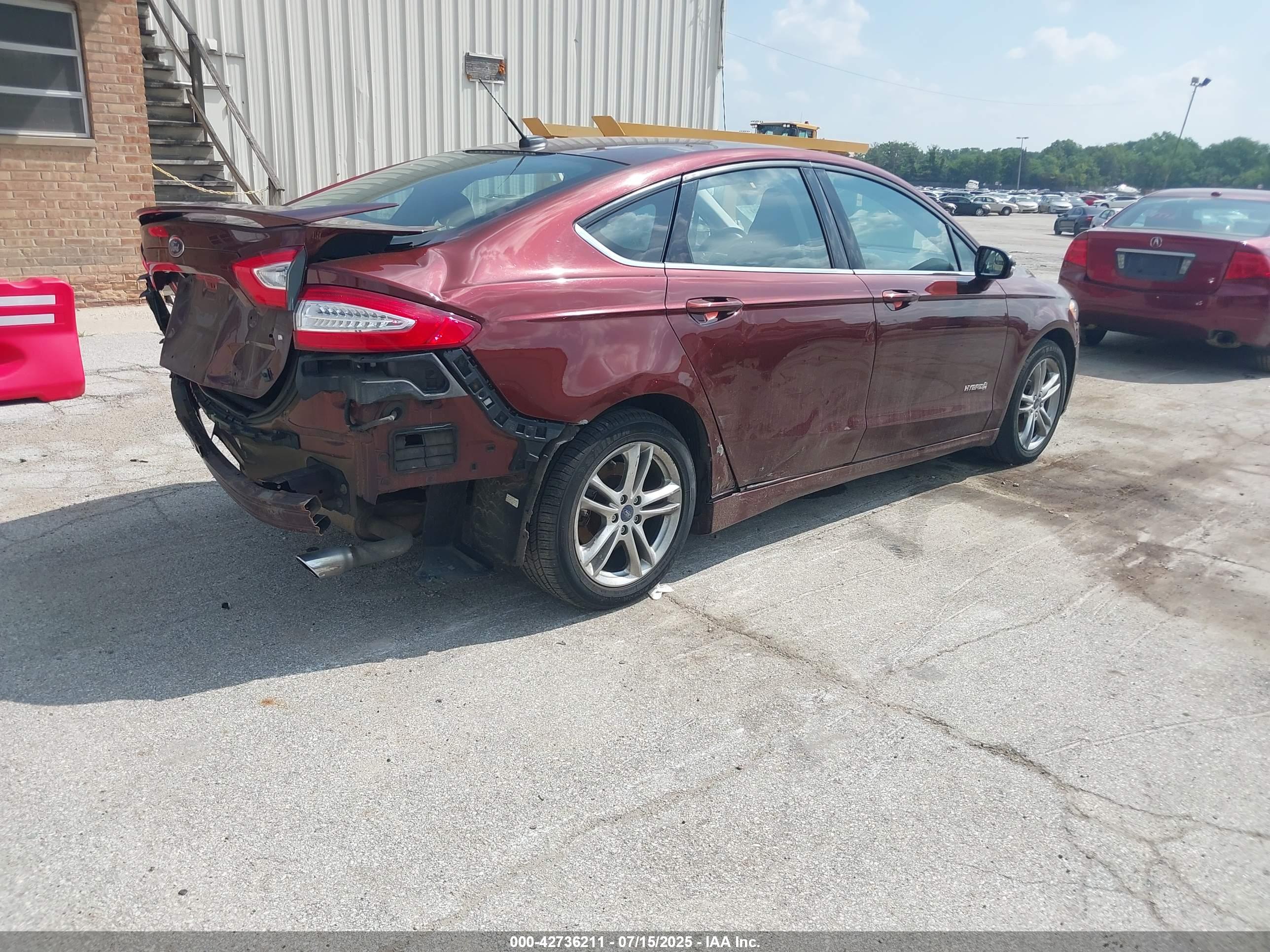 FORD FUSION image 4