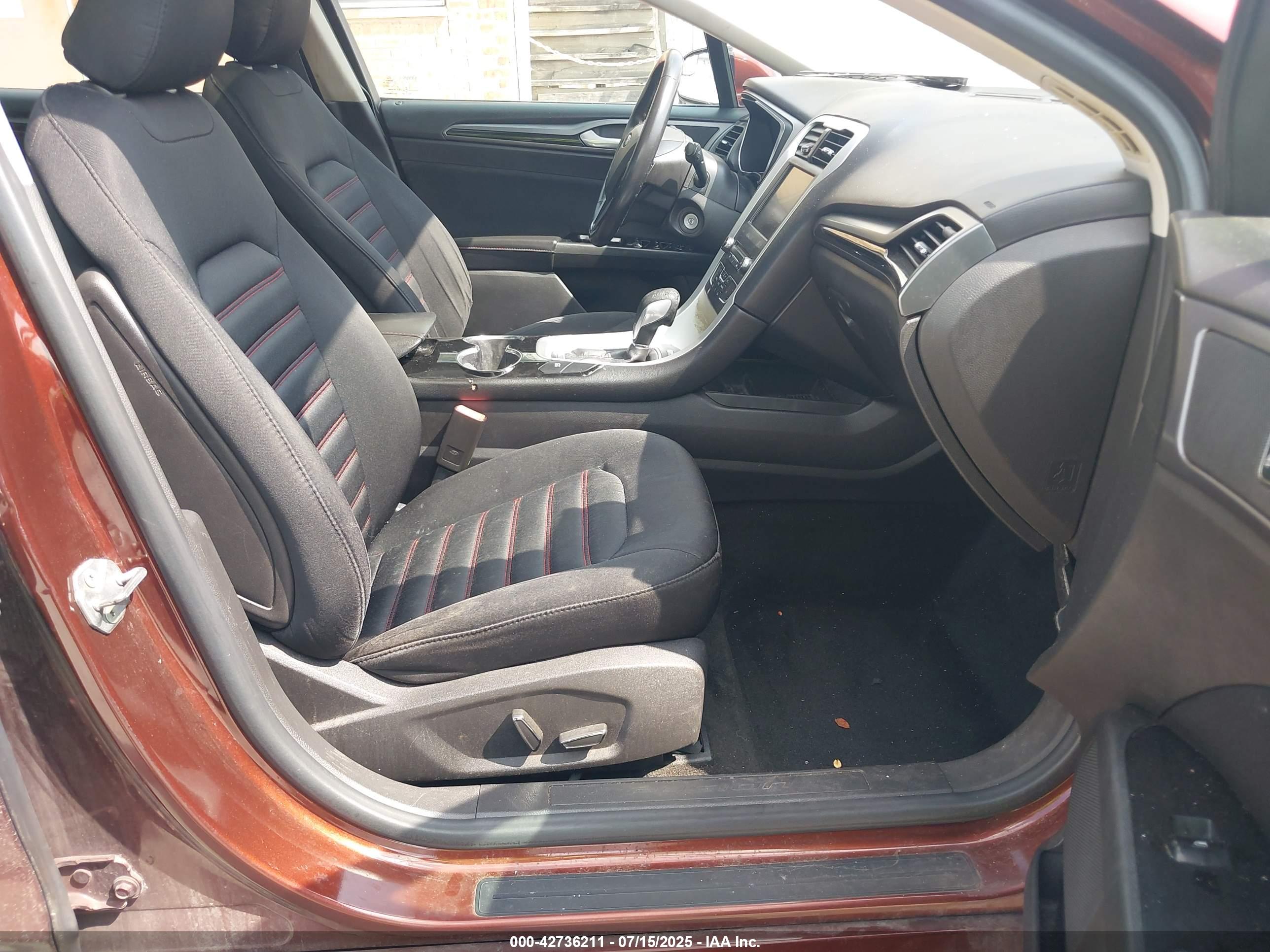 FORD FUSION image 5