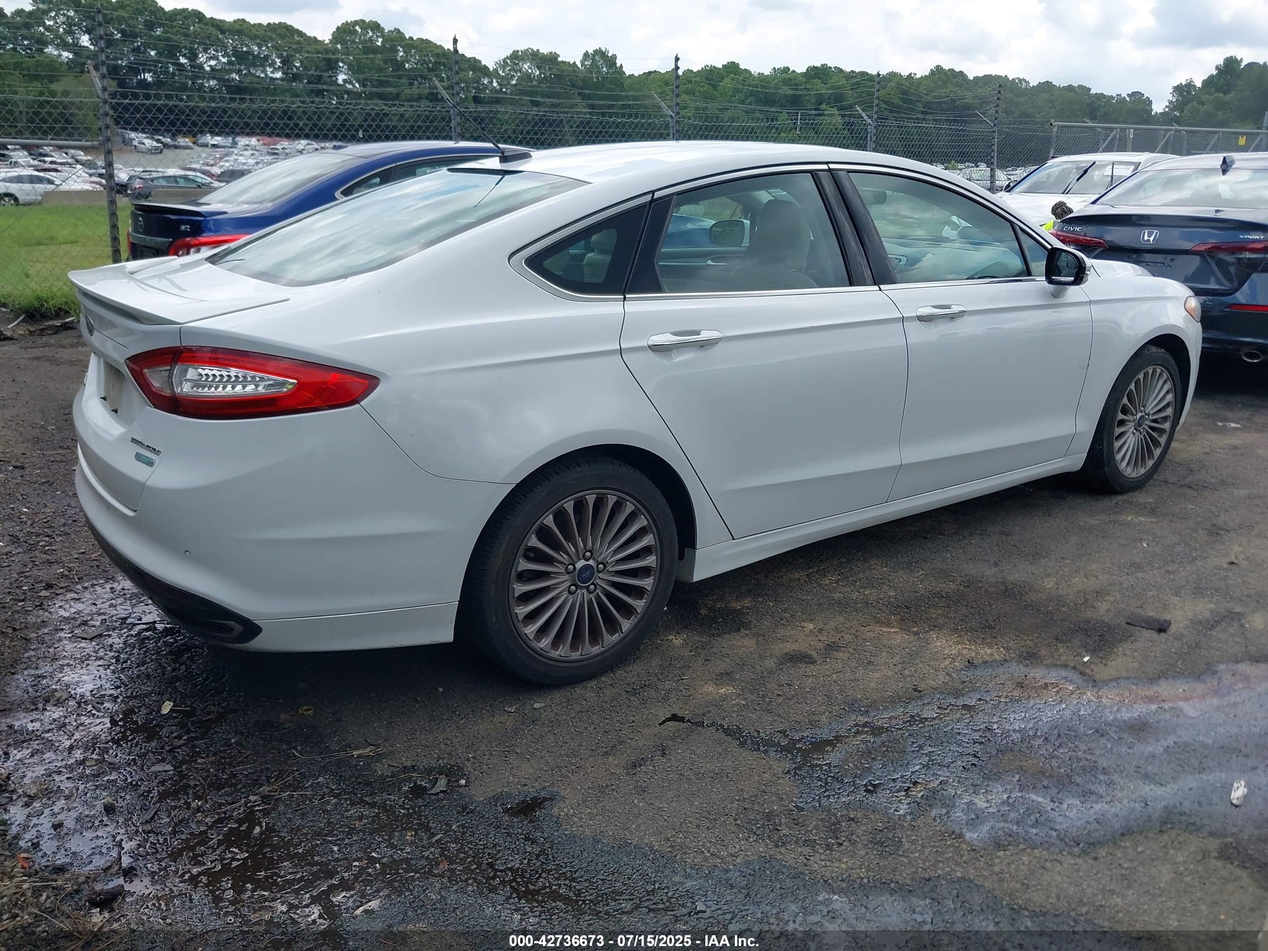FORD FUSION image 4