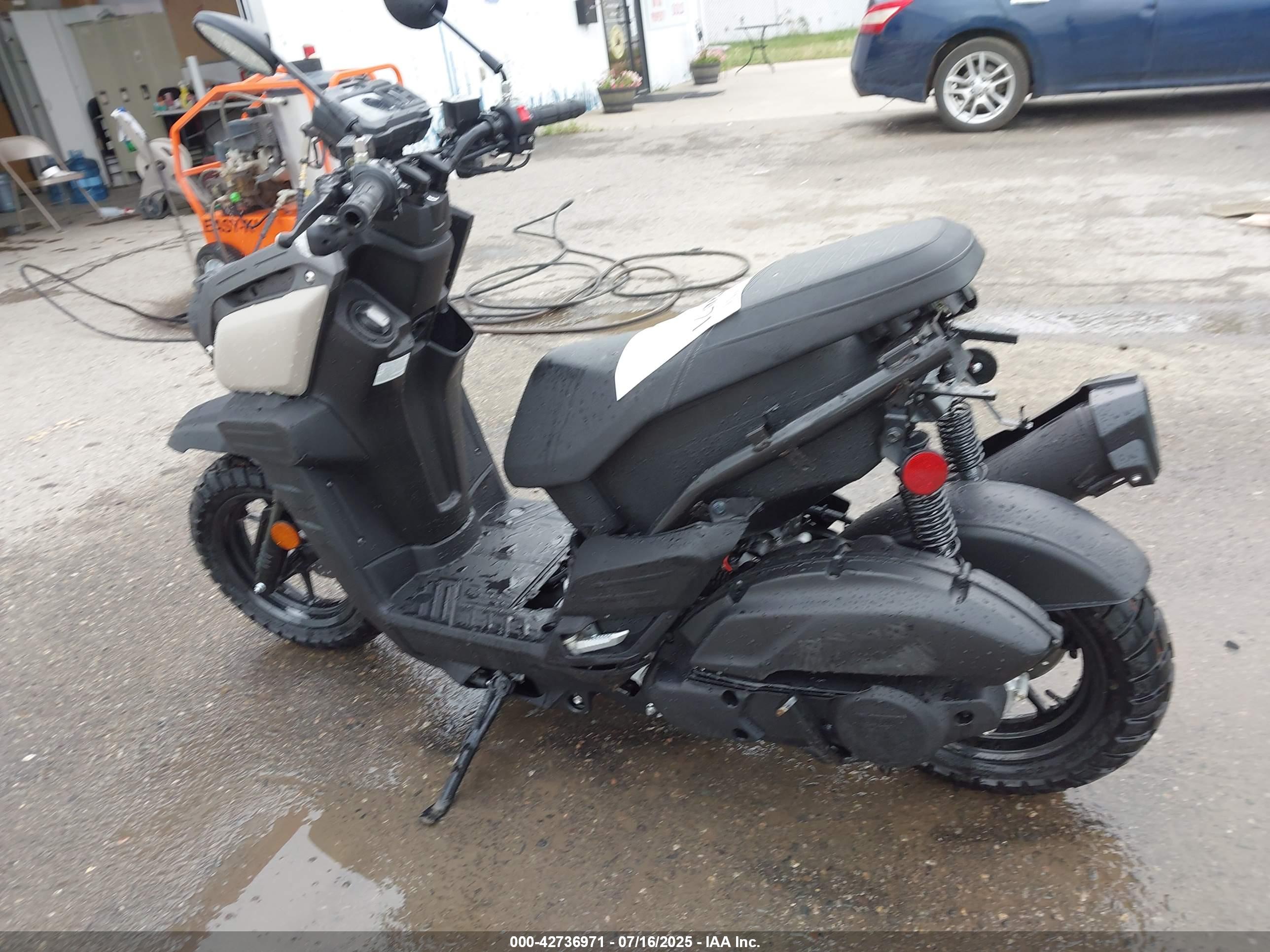 YAMAHA YW125 image 3