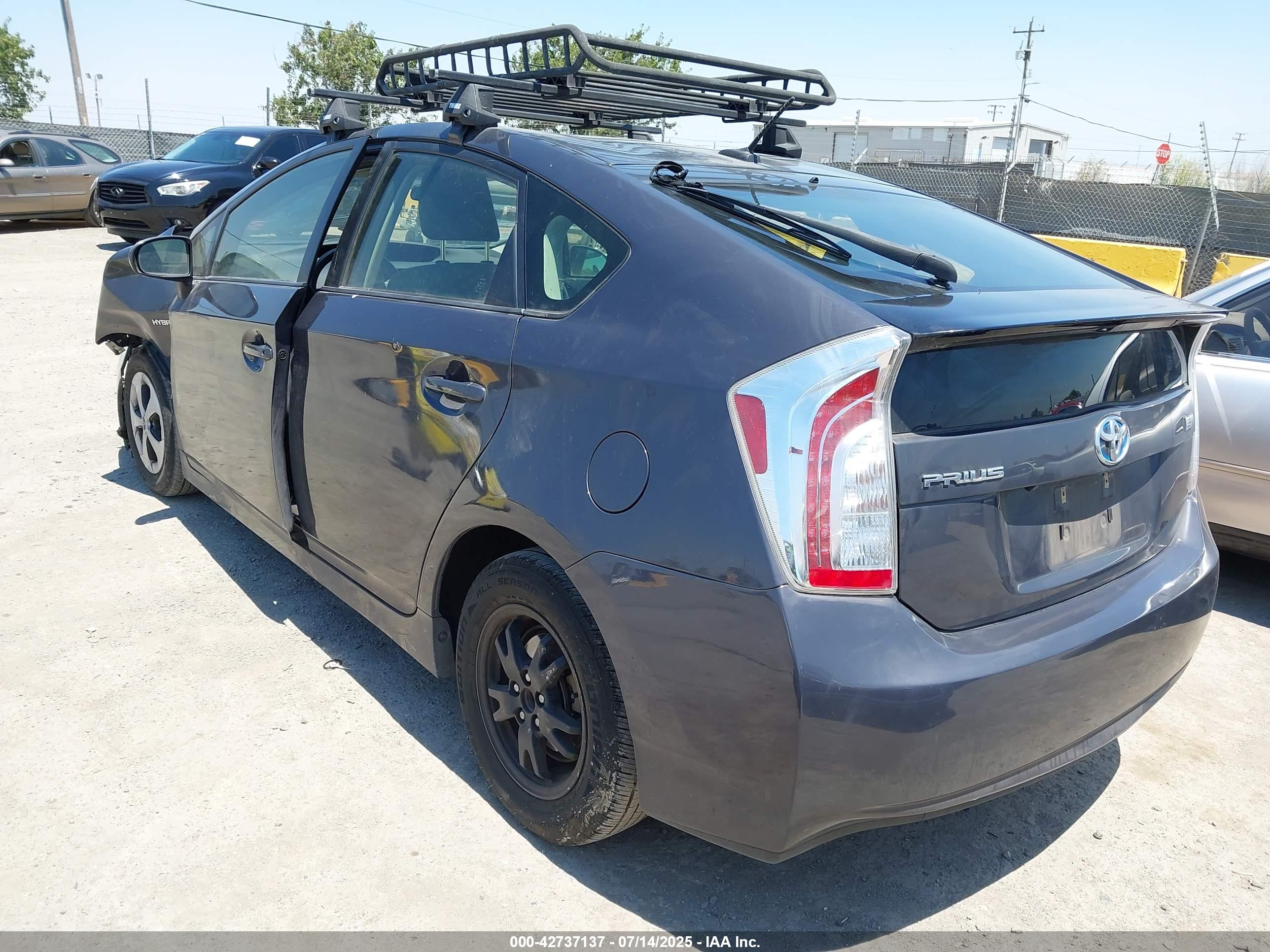 TOYOTA PRIUS image 3
