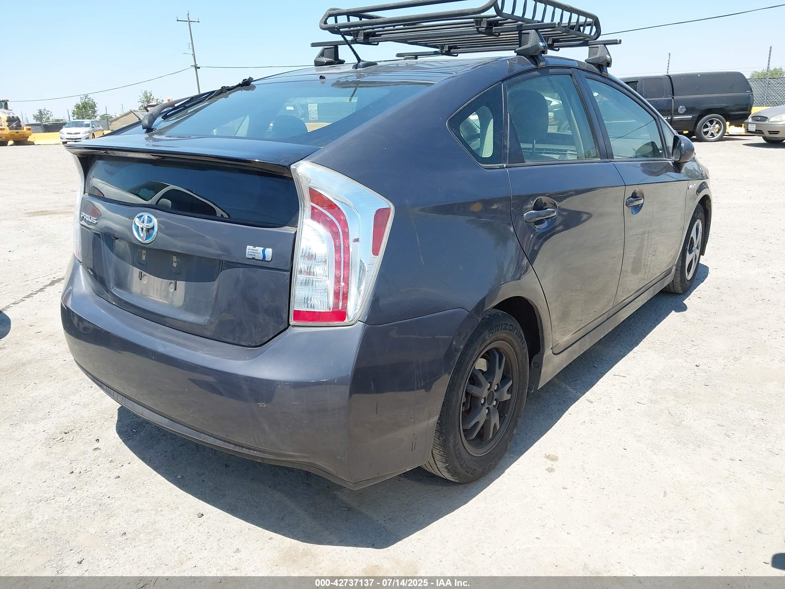 TOYOTA PRIUS image 4