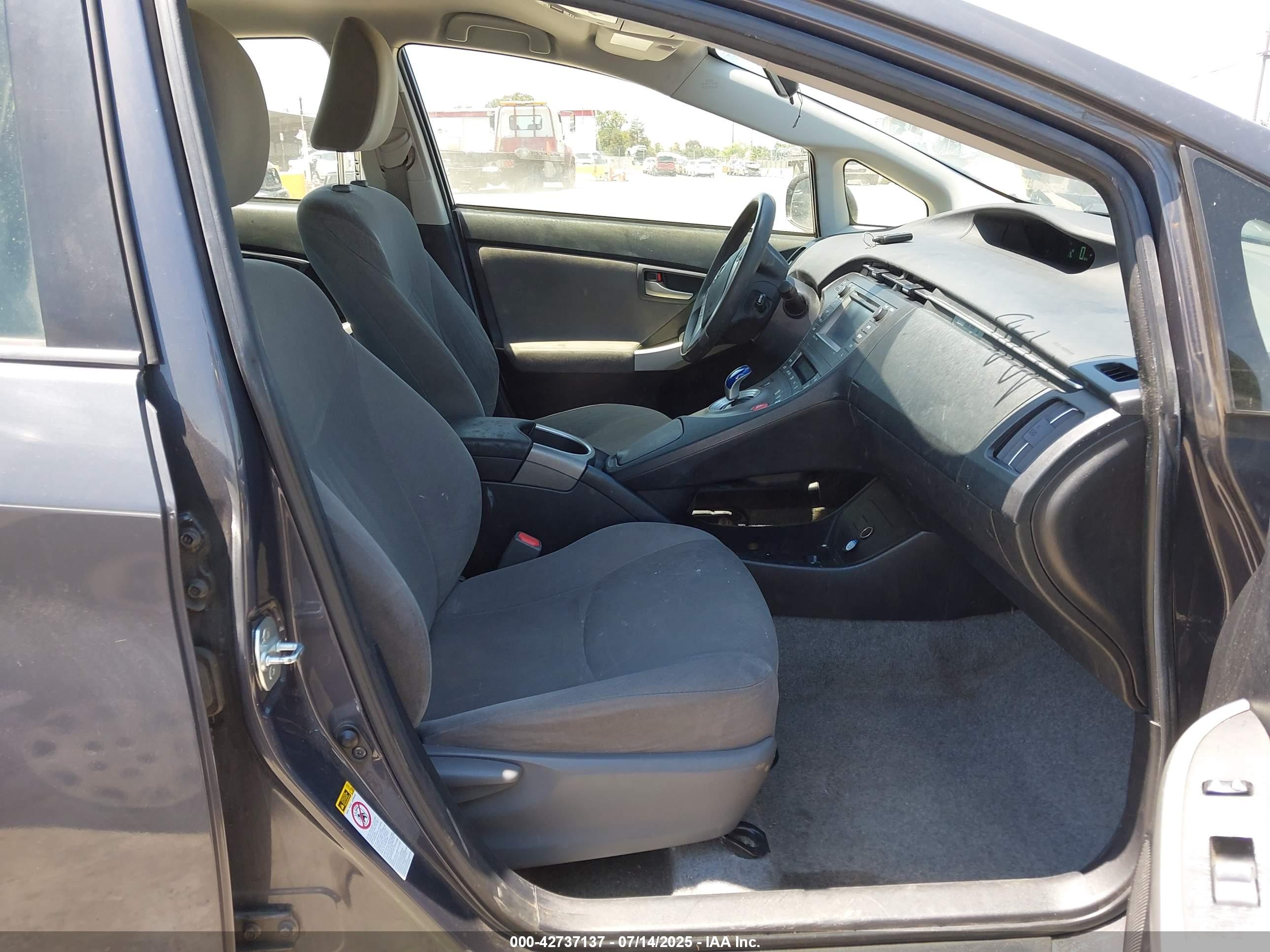 TOYOTA PRIUS image 5