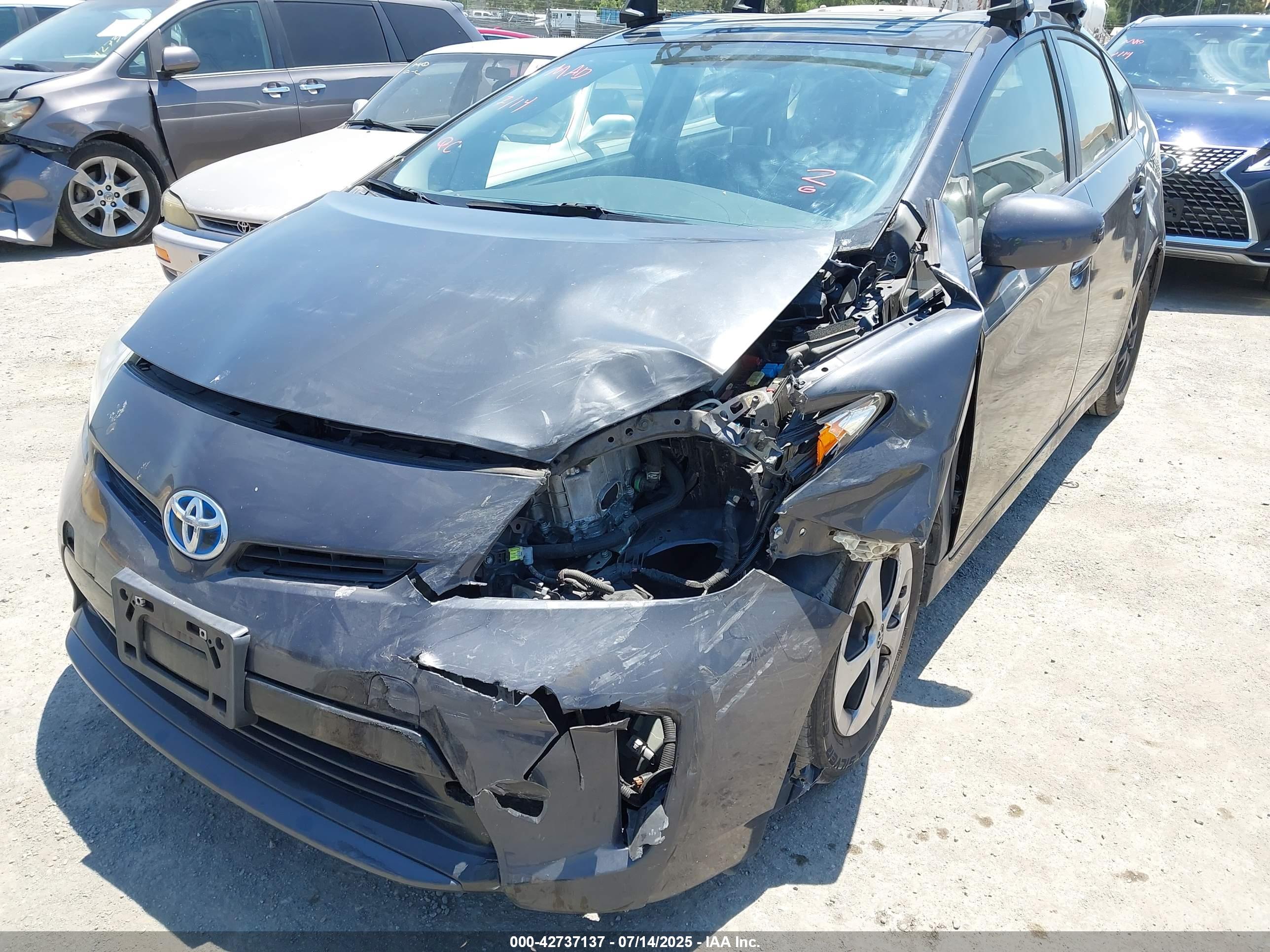 TOYOTA PRIUS image 6