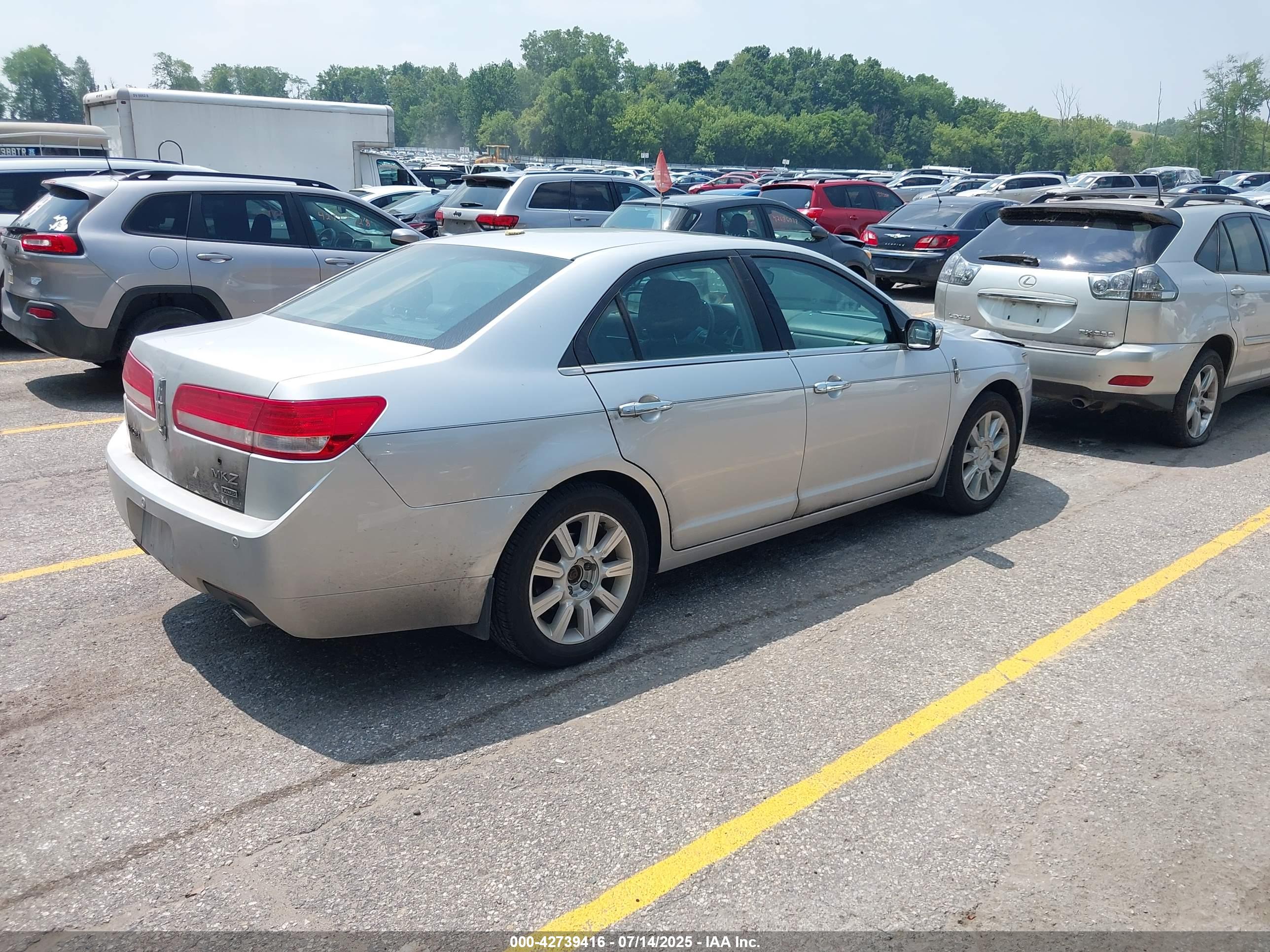 LINCOLN MKZ image 4