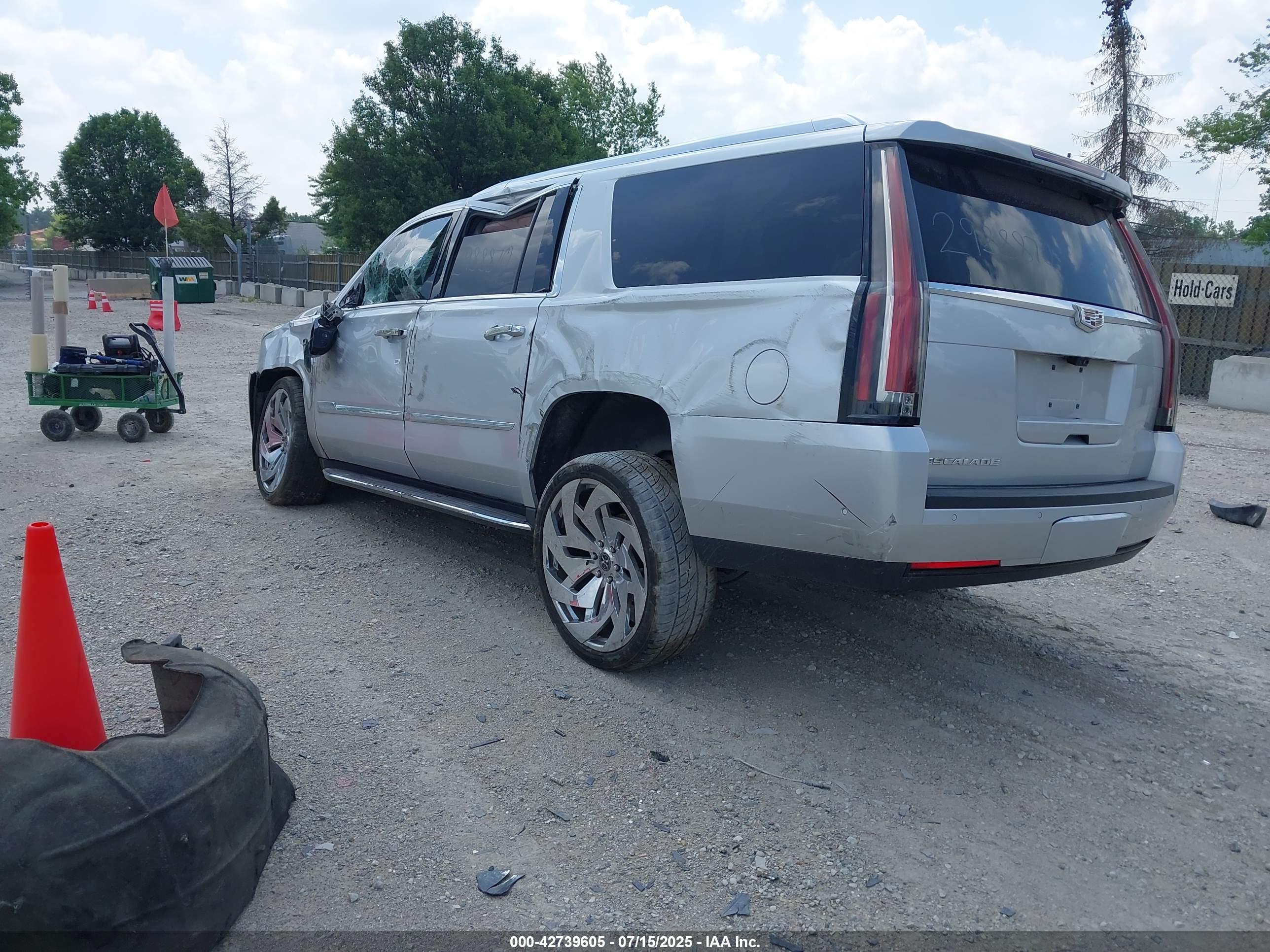 CADILLAC ESCALADE image 3