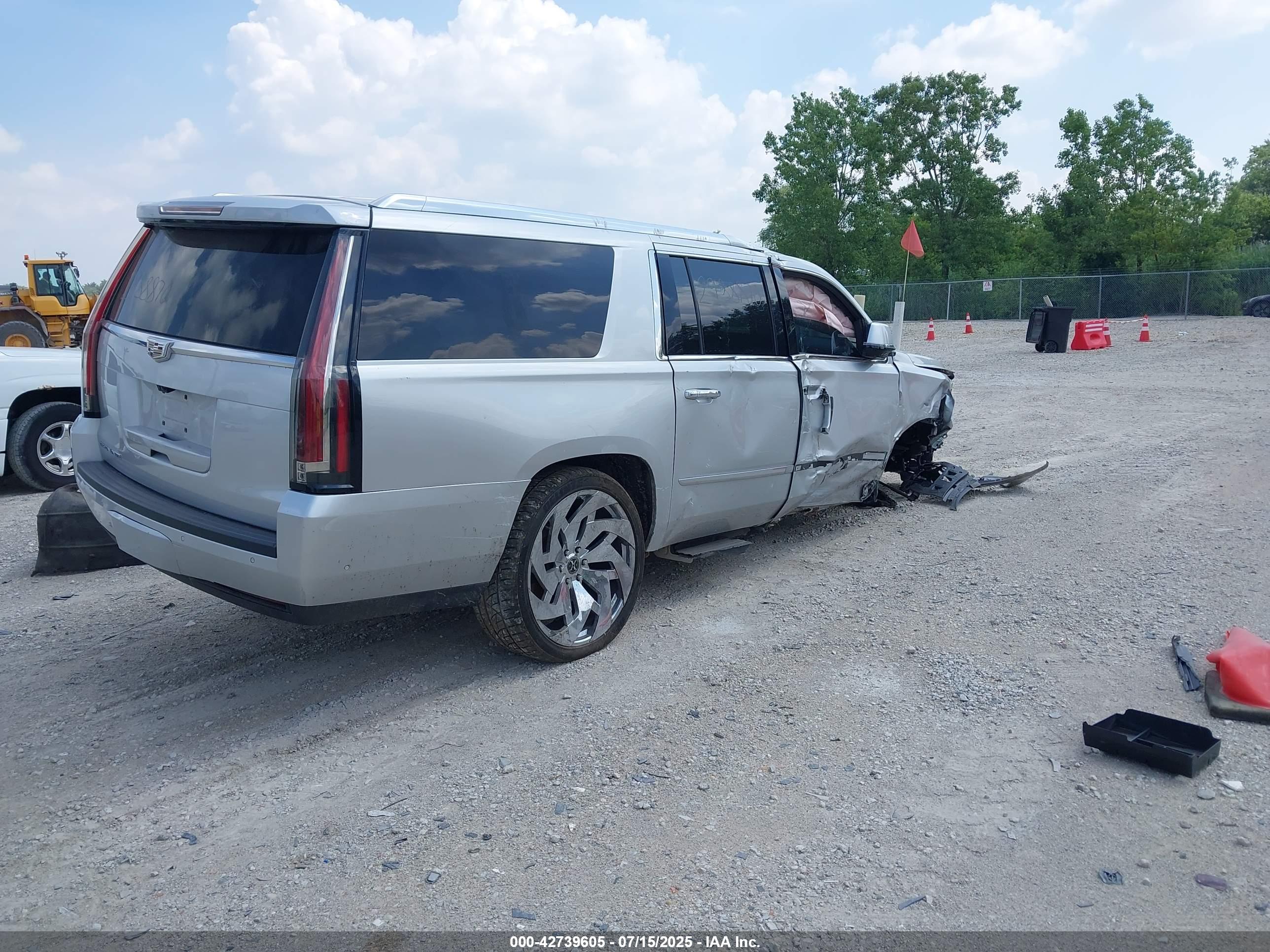 CADILLAC ESCALADE image 4