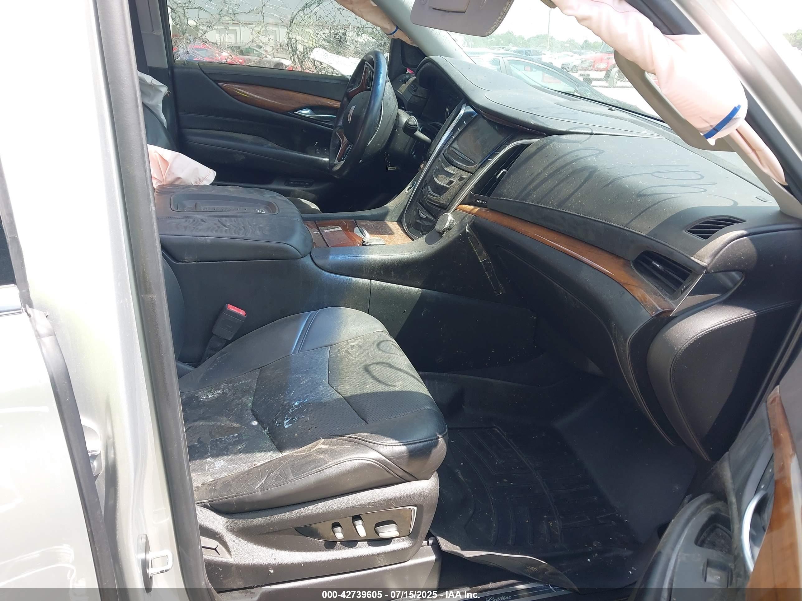 CADILLAC ESCALADE image 5