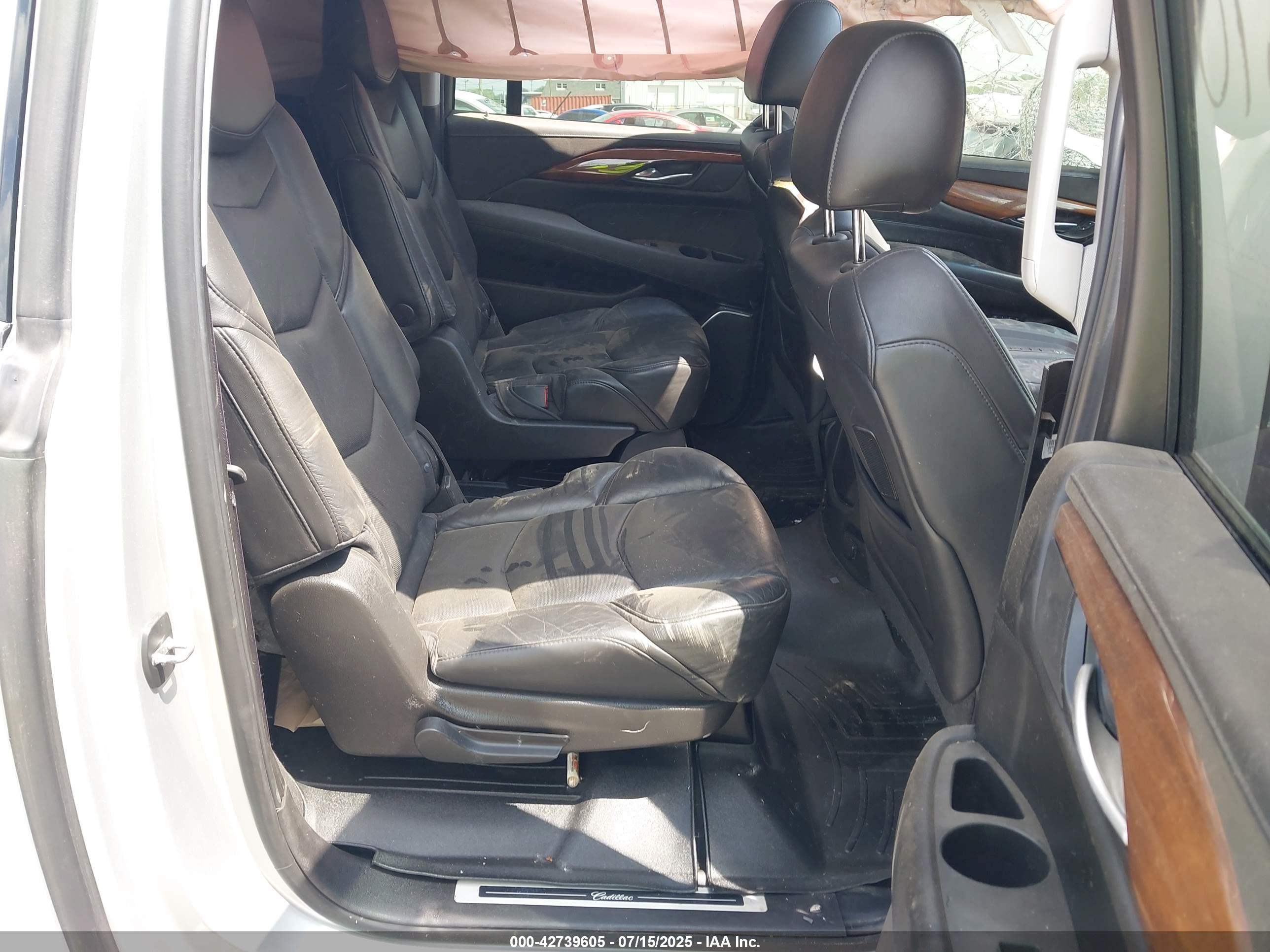 CADILLAC ESCALADE image 8