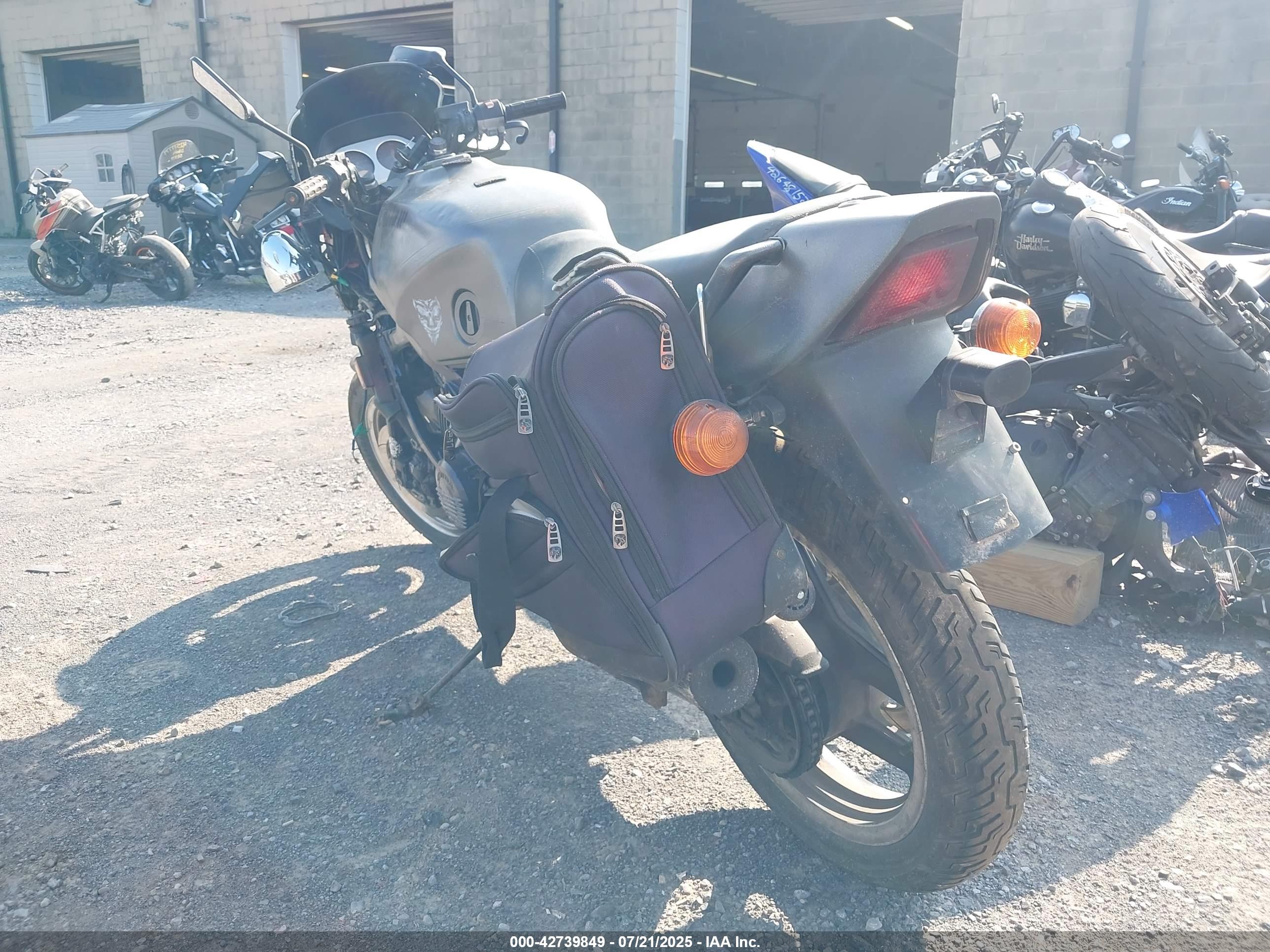 HONDA VF750 image 3