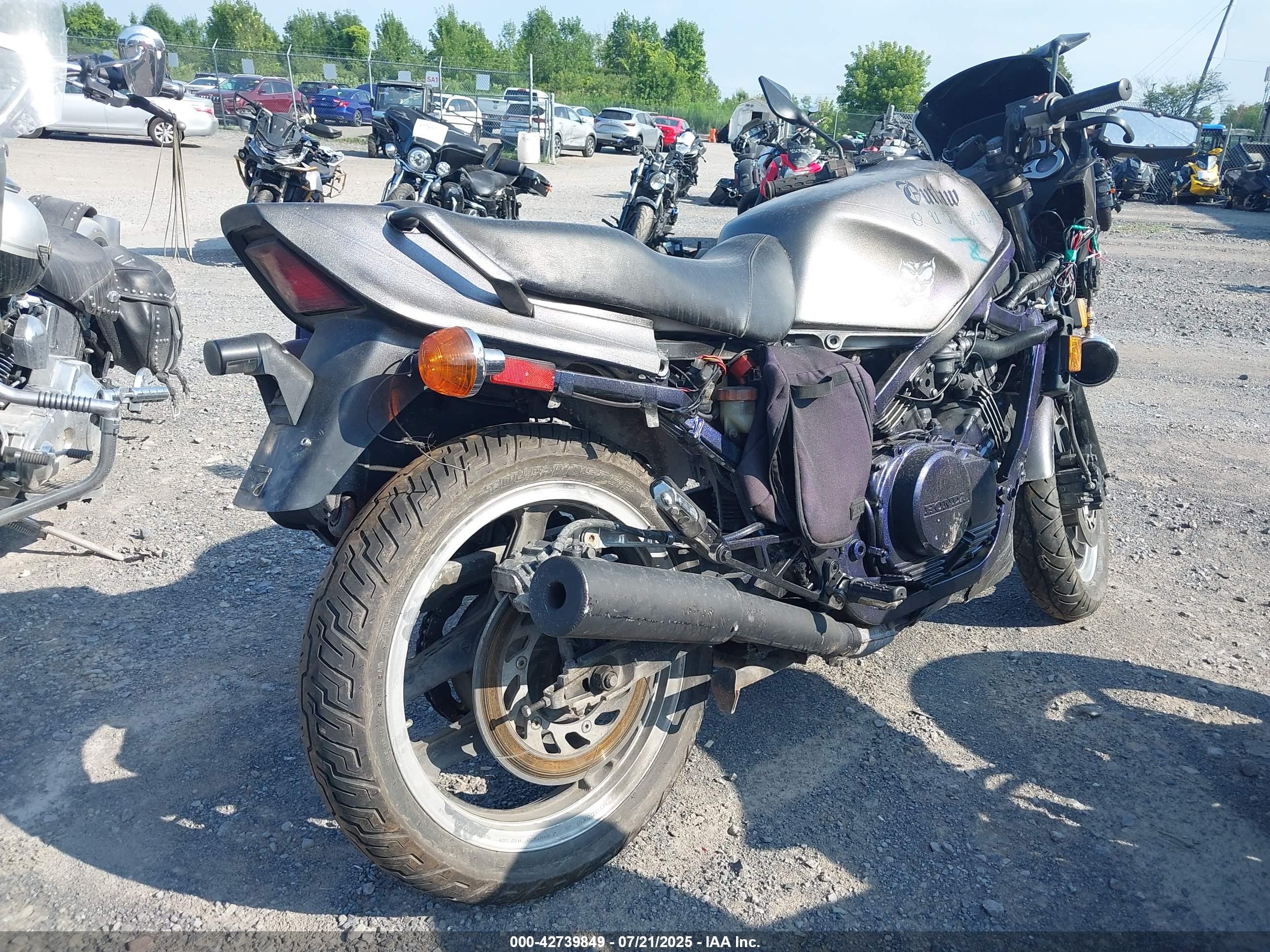 HONDA VF750 image 4