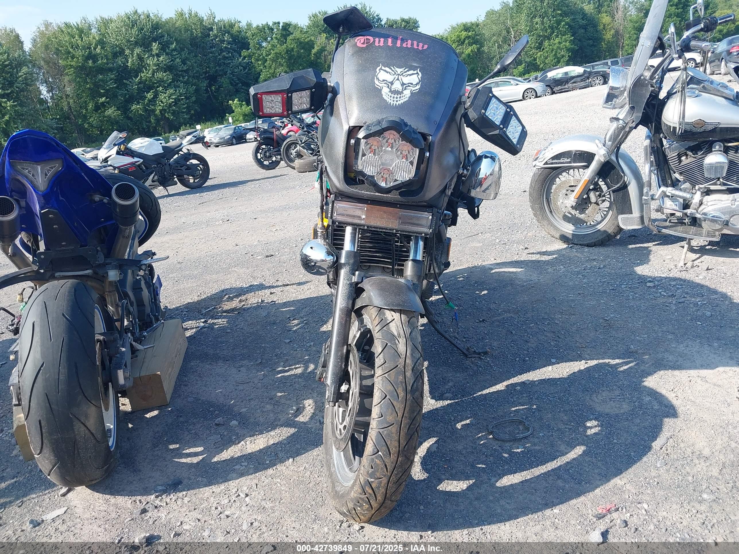 HONDA VF750 image 5