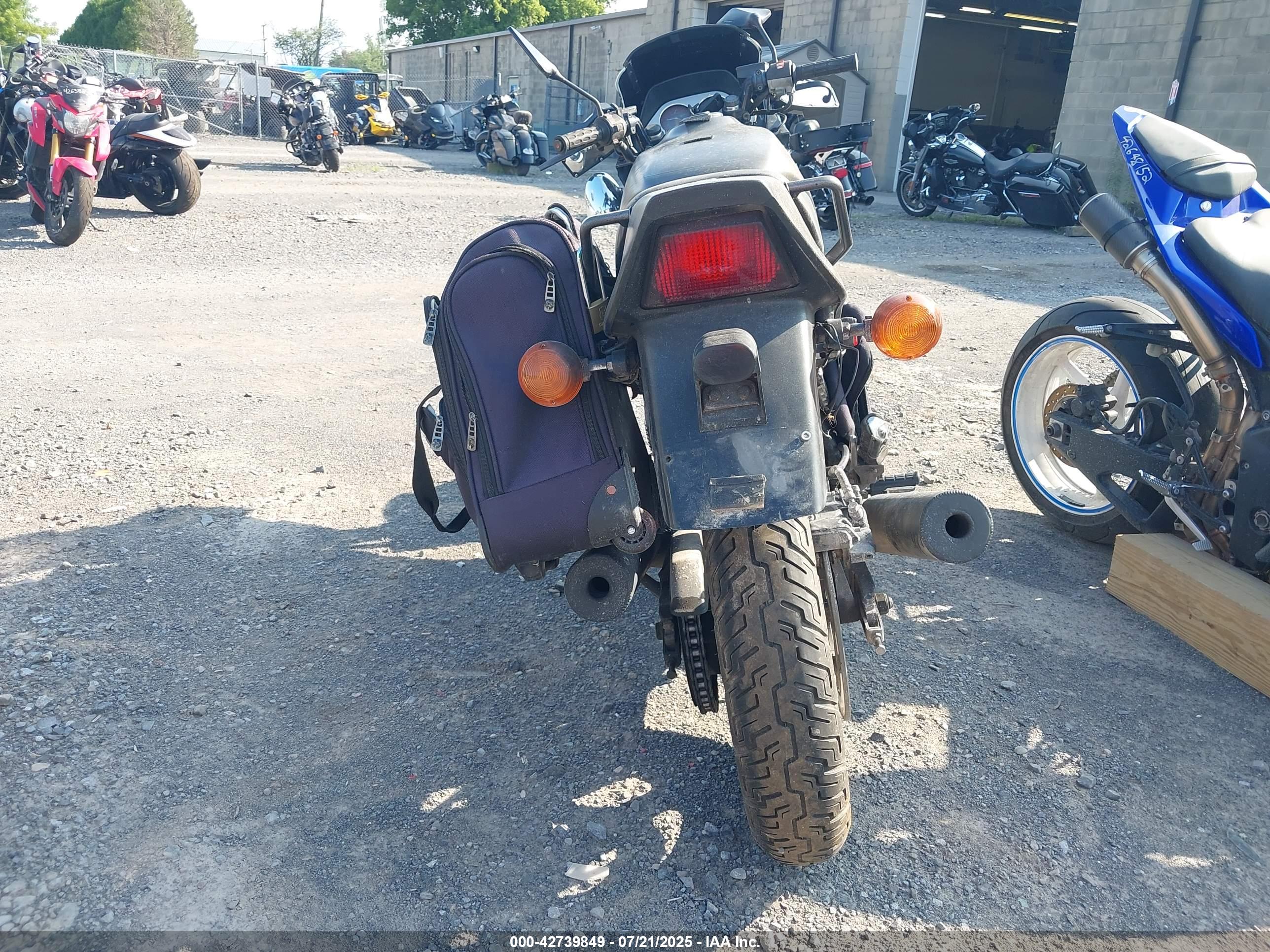 HONDA VF750 image 6