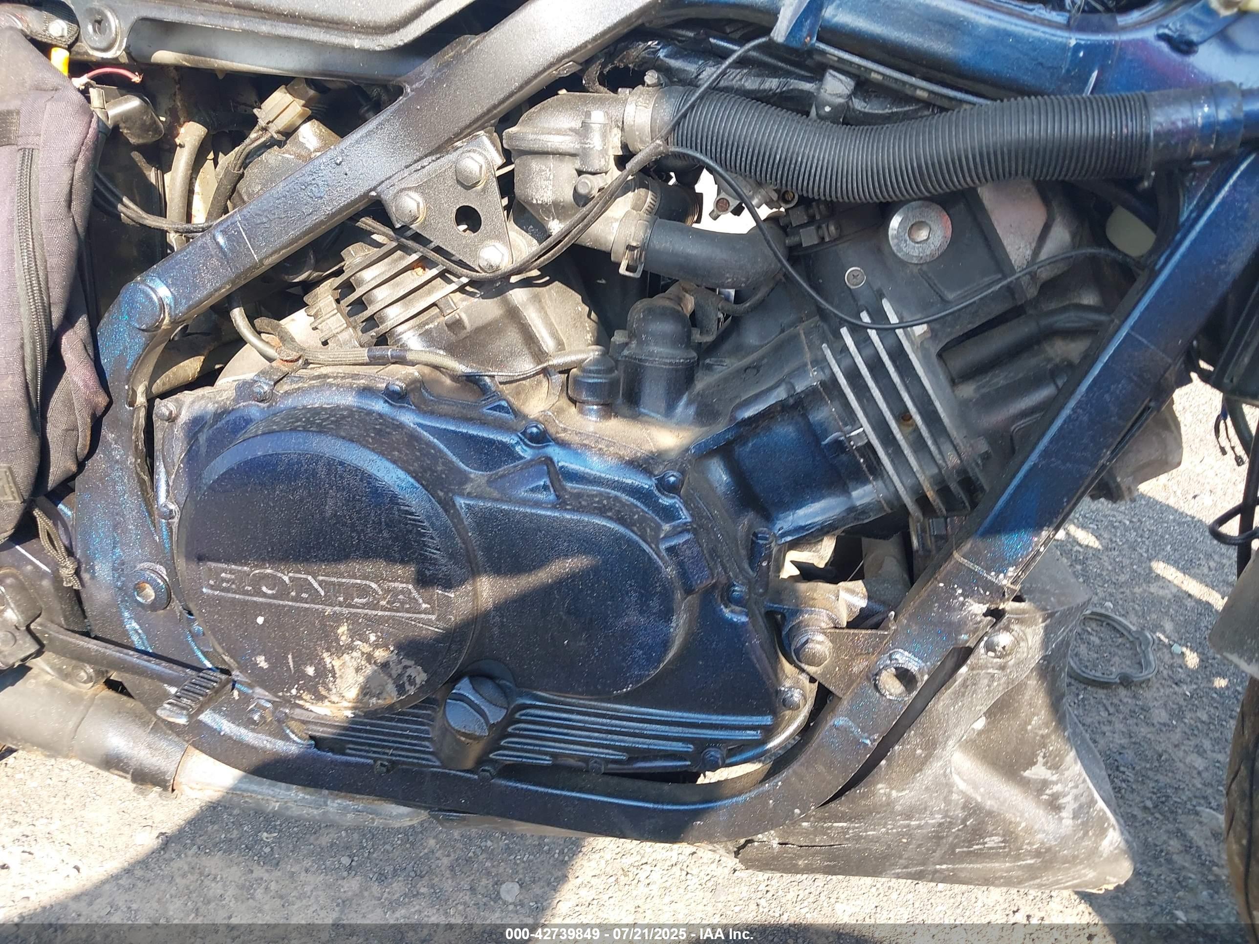 HONDA VF750 image 8
