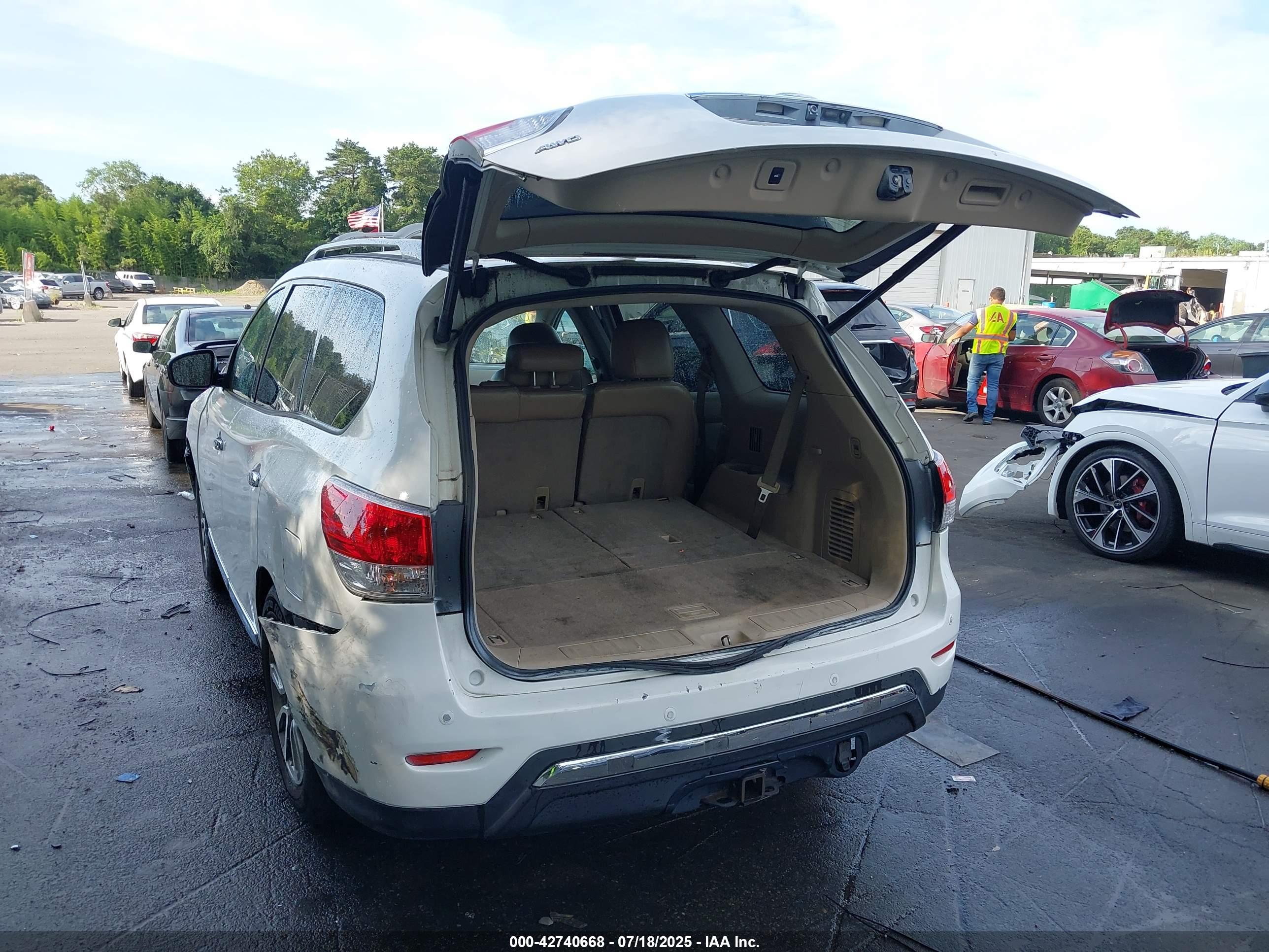 NISSAN PATHFINDER image 3