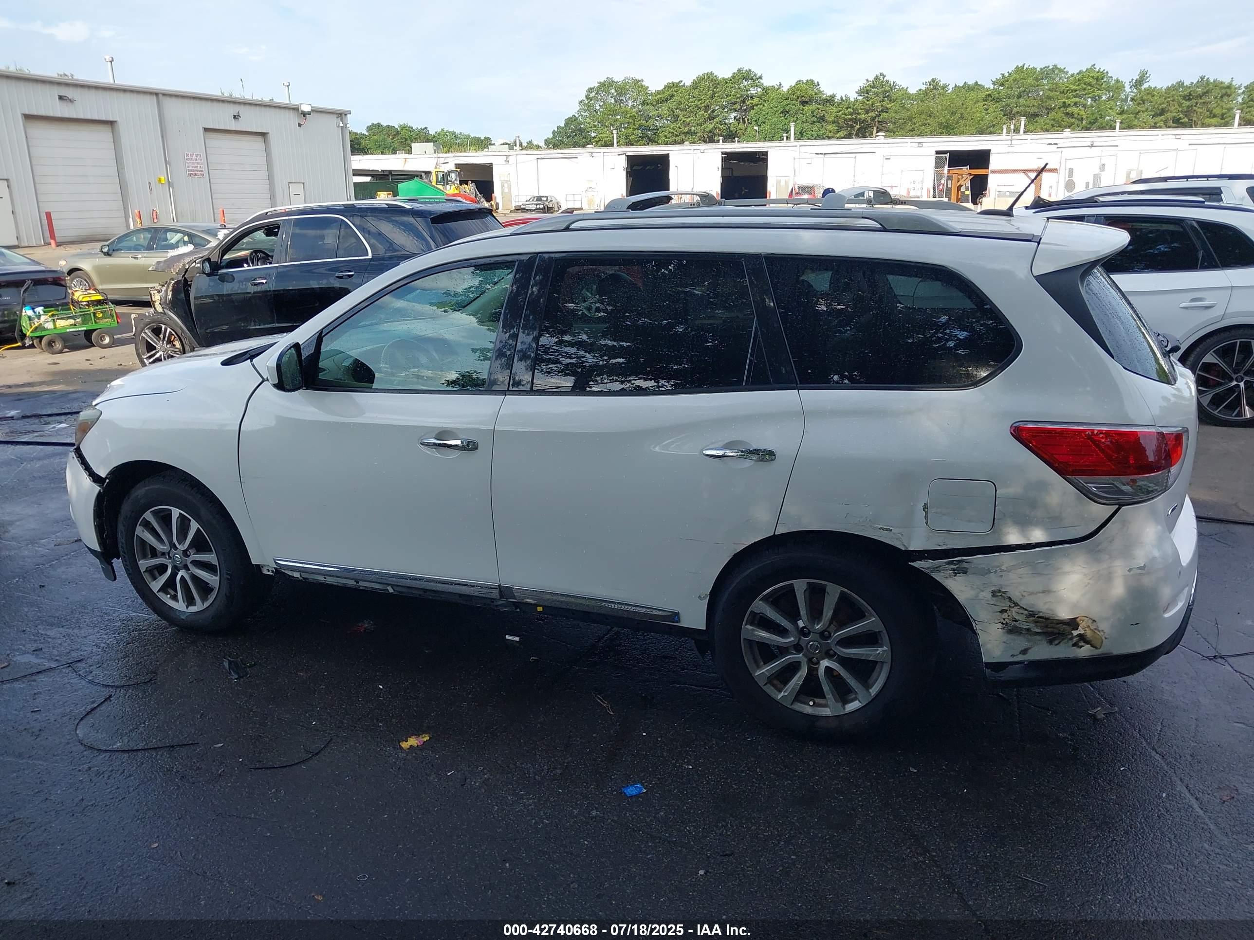 NISSAN PATHFINDER image 6