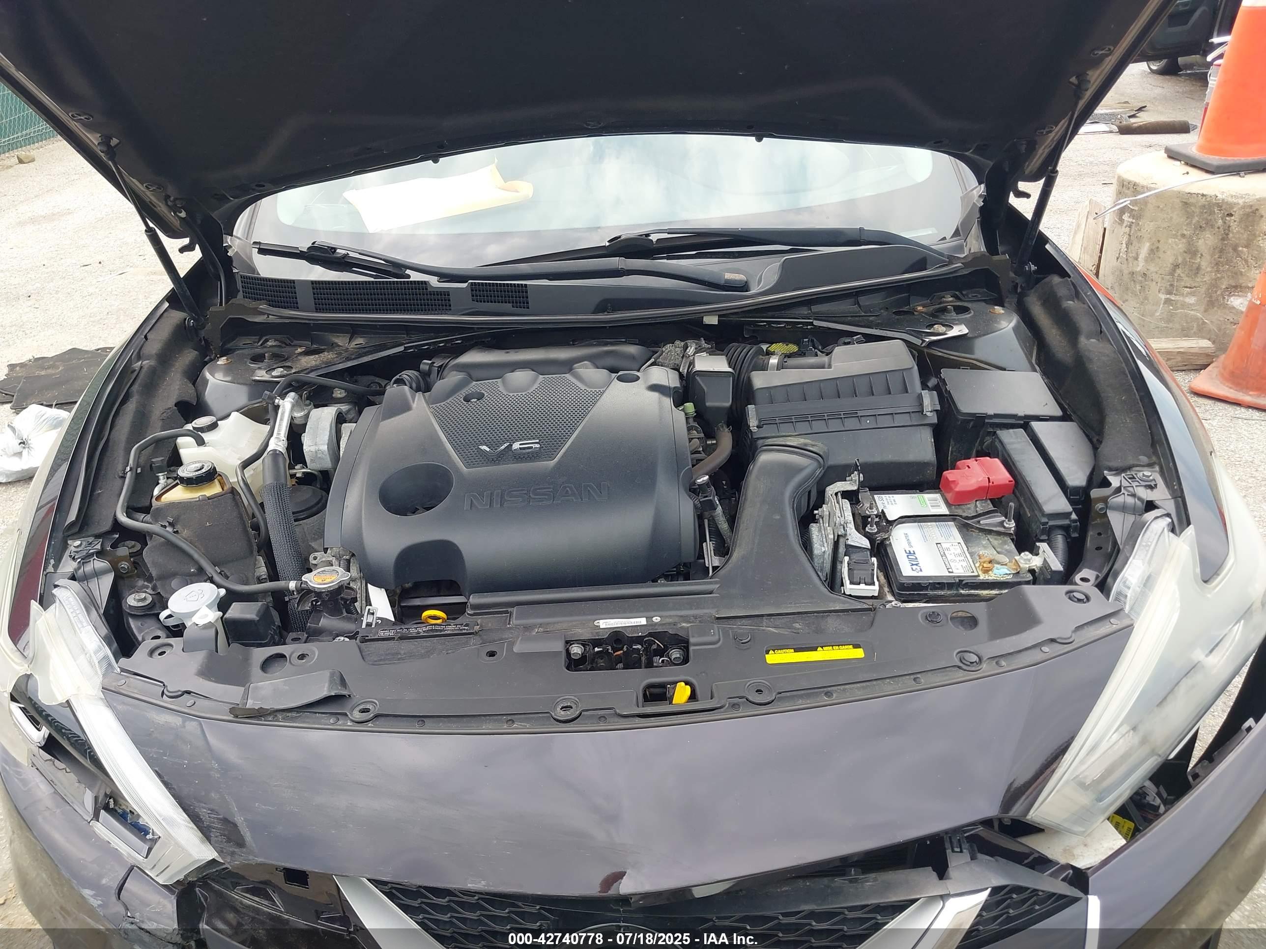 NISSAN MAXIMA image 10