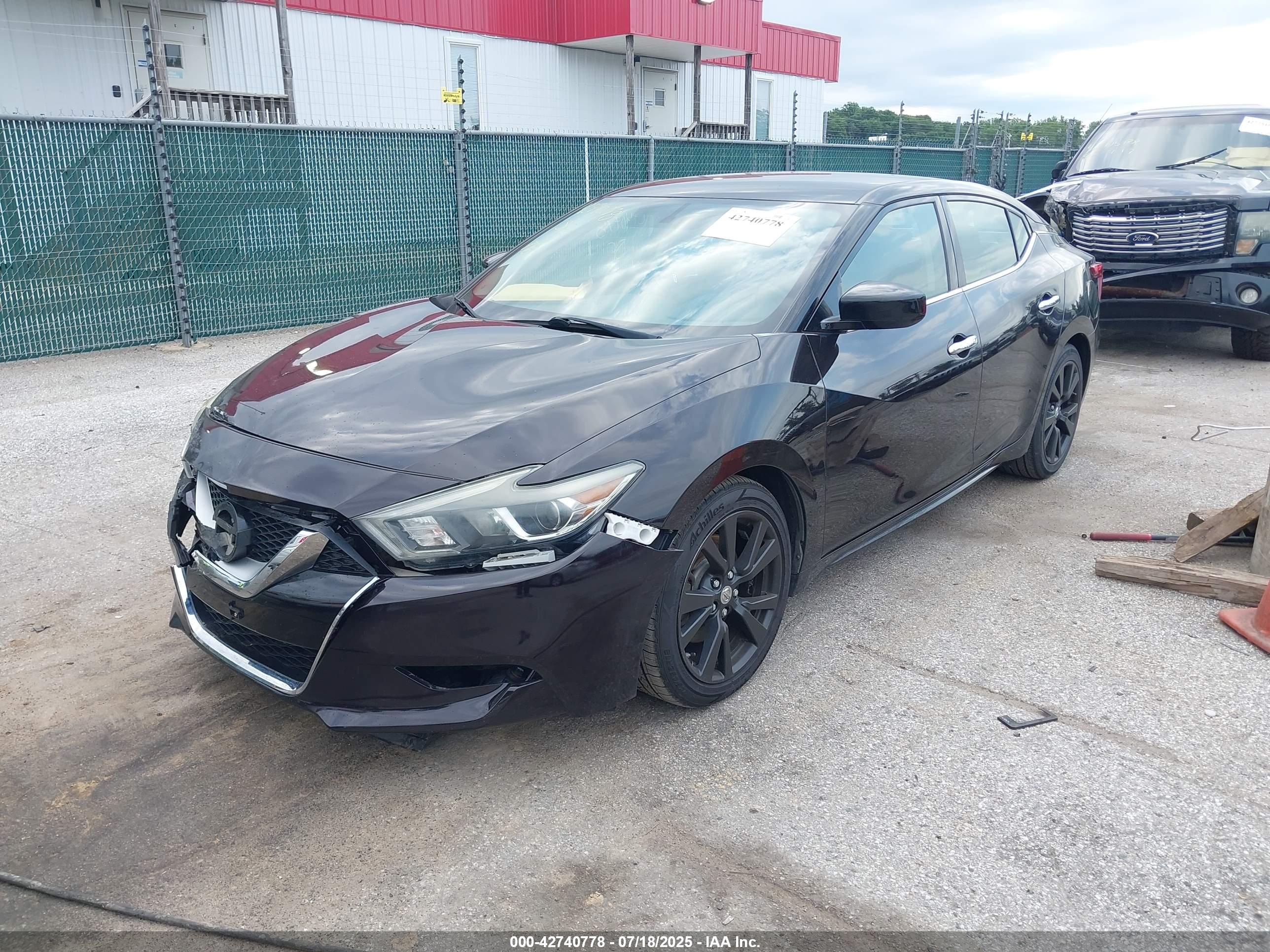 NISSAN MAXIMA image 2