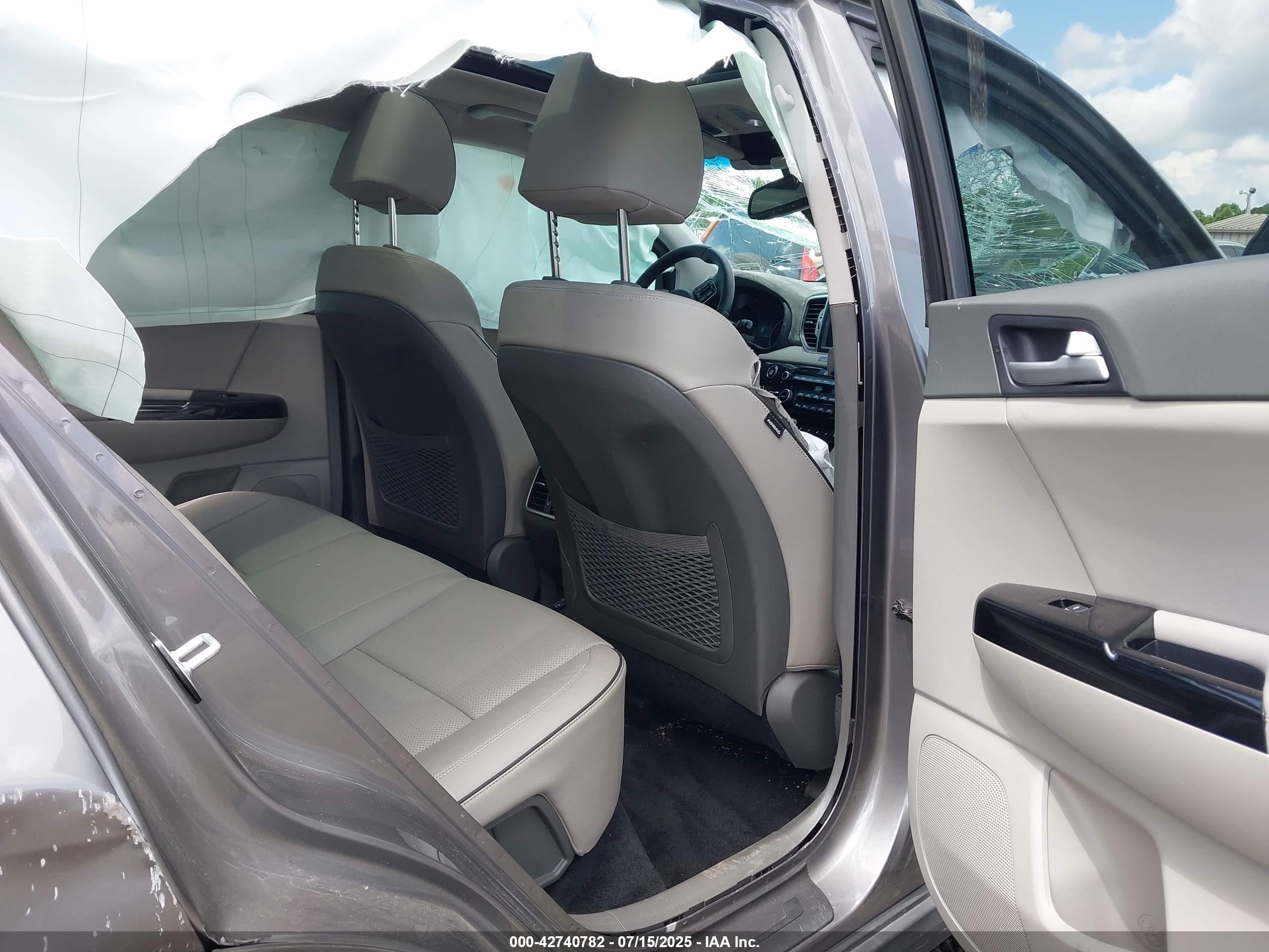 KIA SPORTAGE image 8