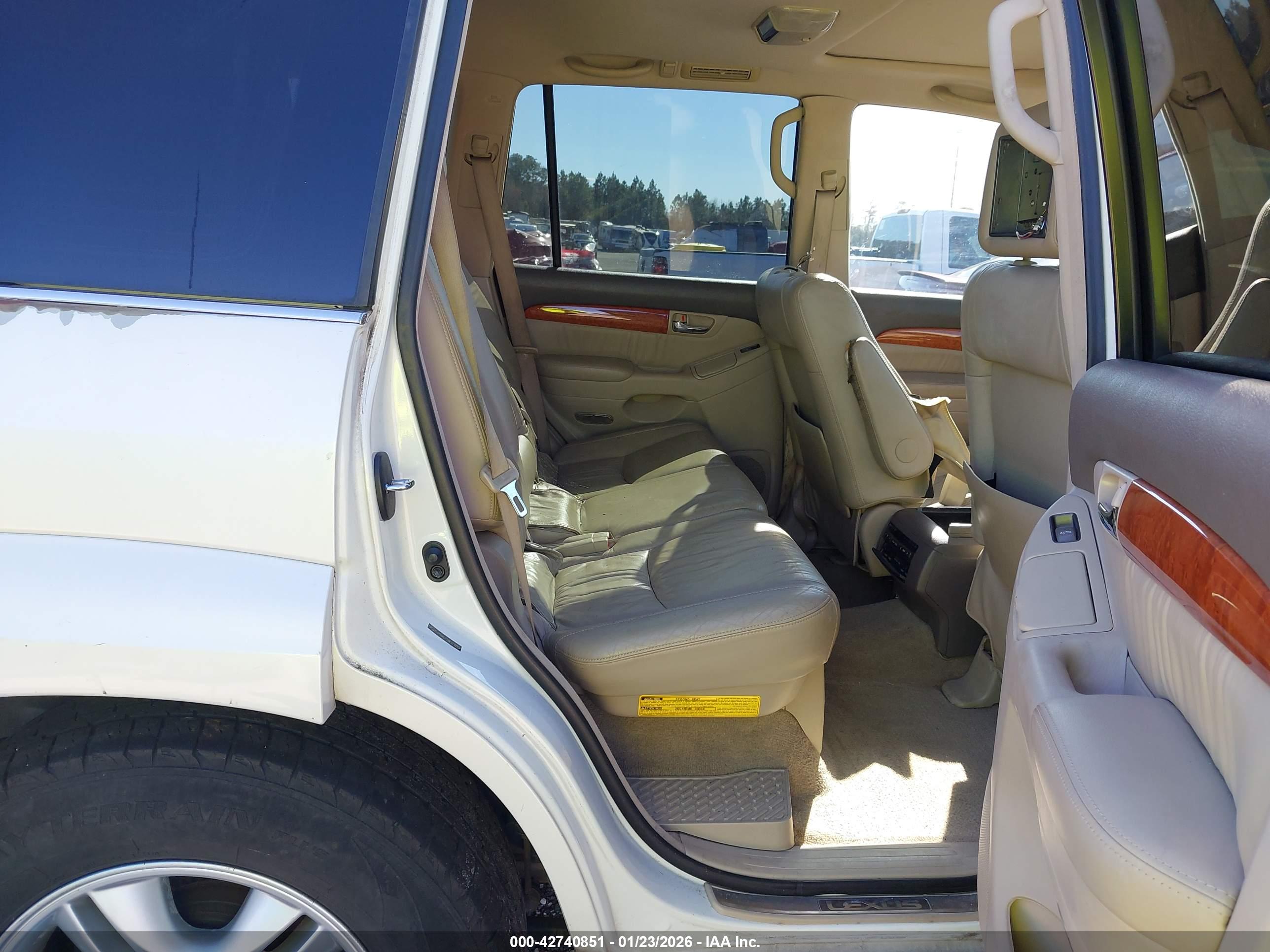 LEXUS GX image 8