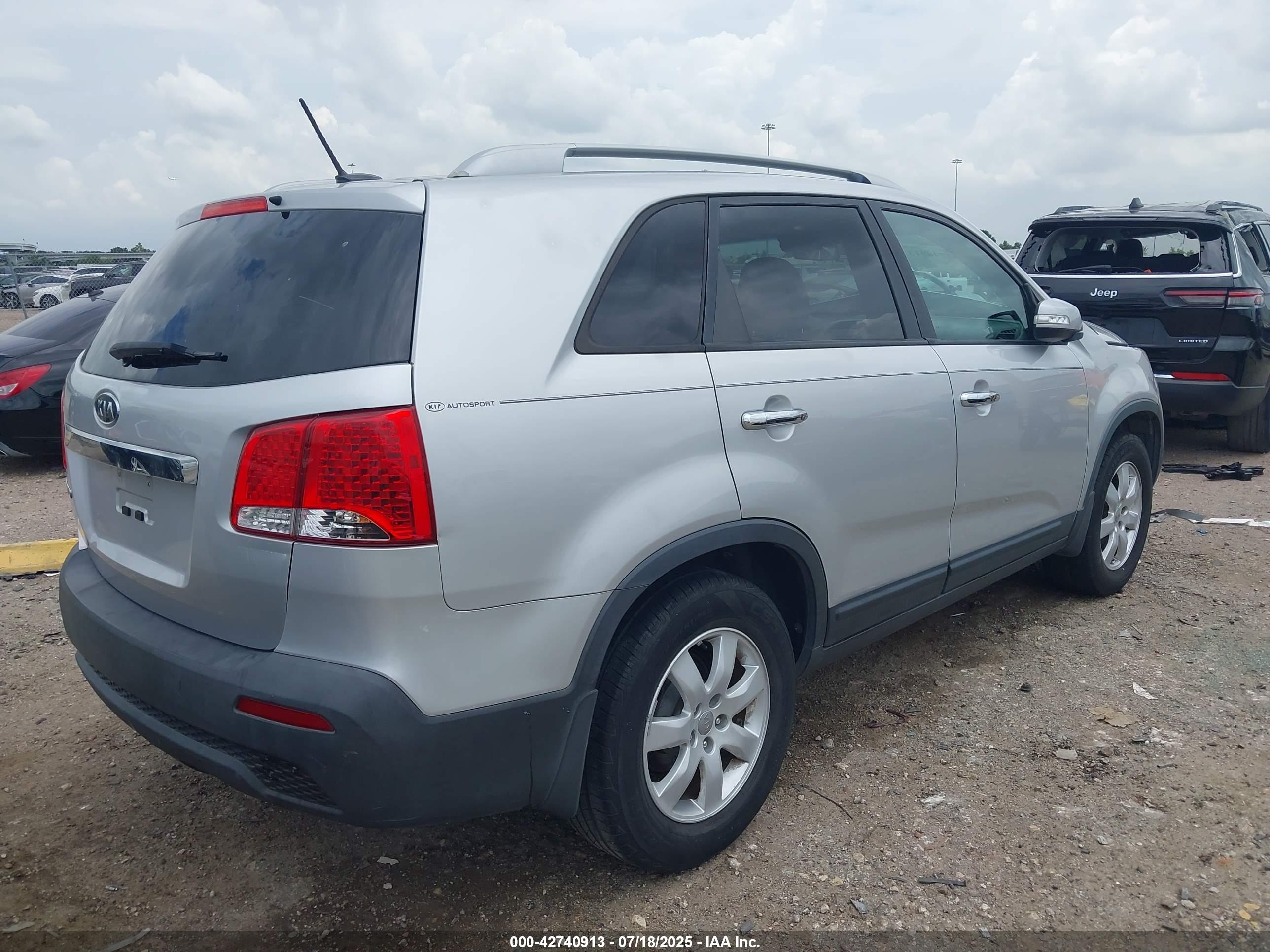KIA SORENTO image 4