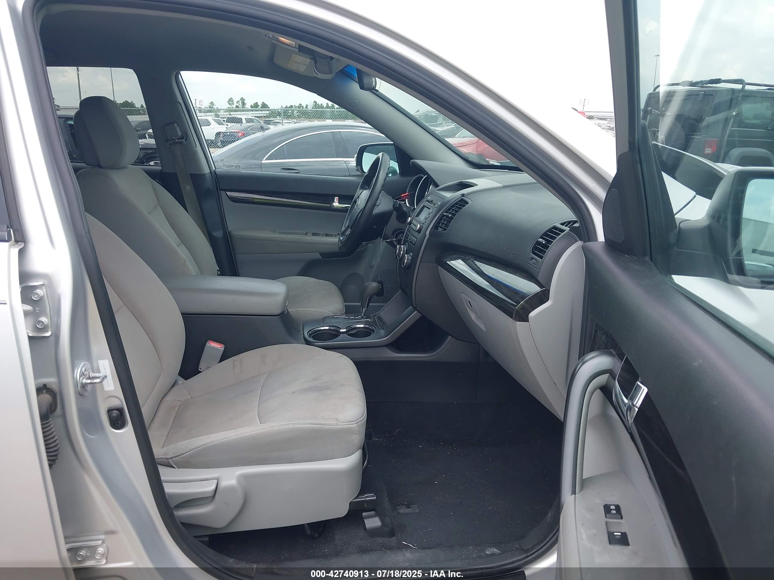 KIA SORENTO image 5