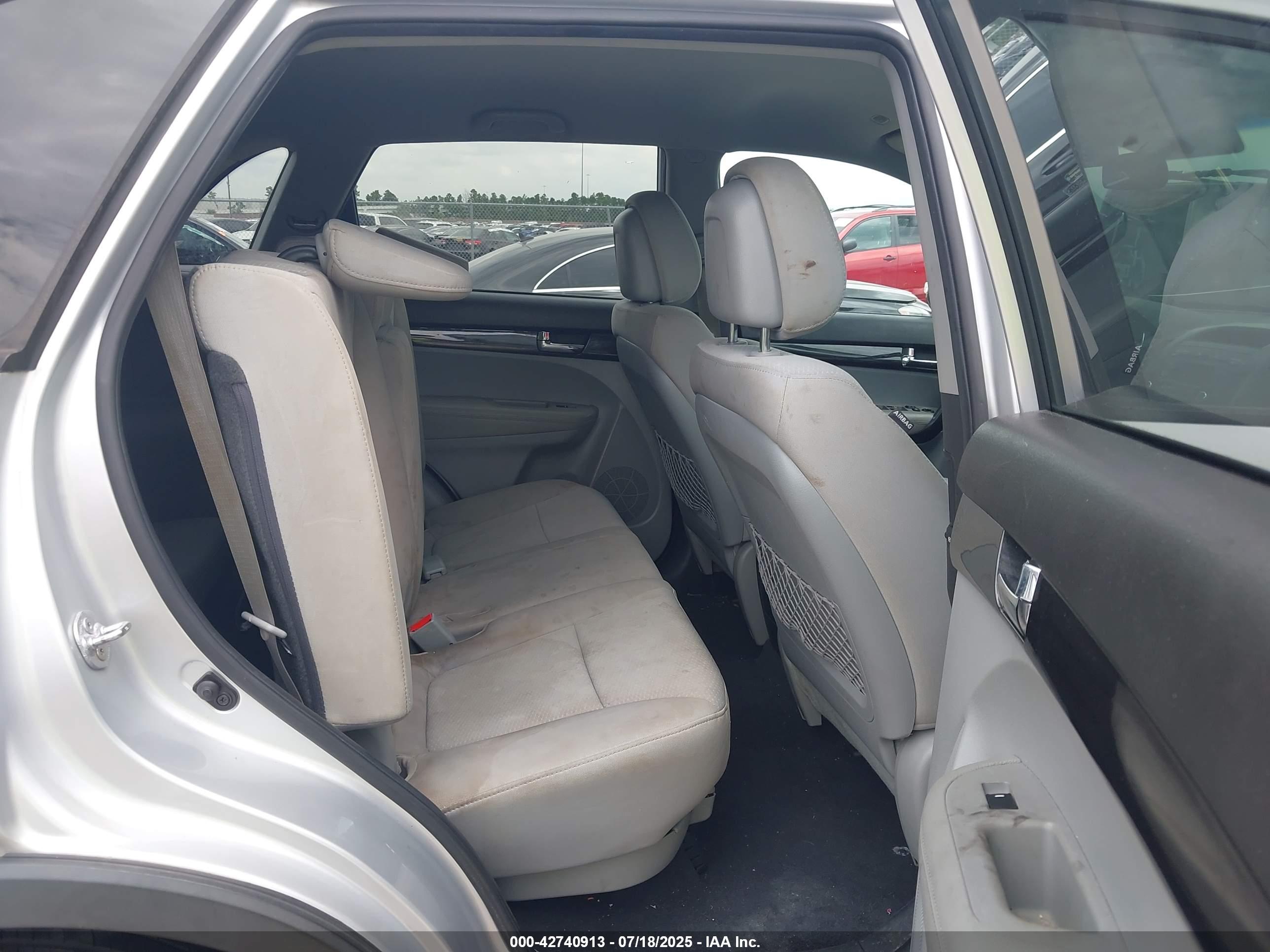 KIA SORENTO image 8