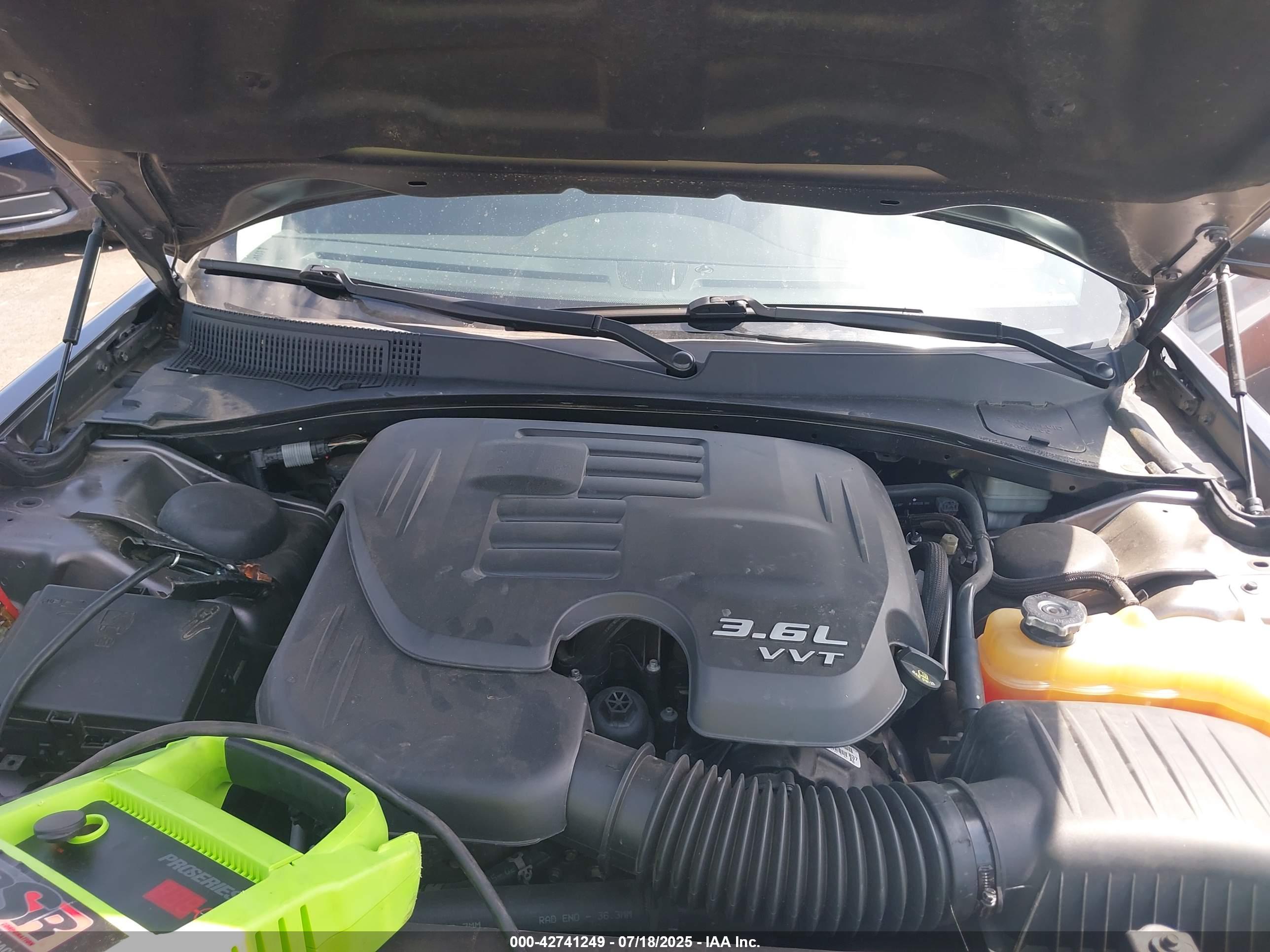 CHRYSLER 300 image 10