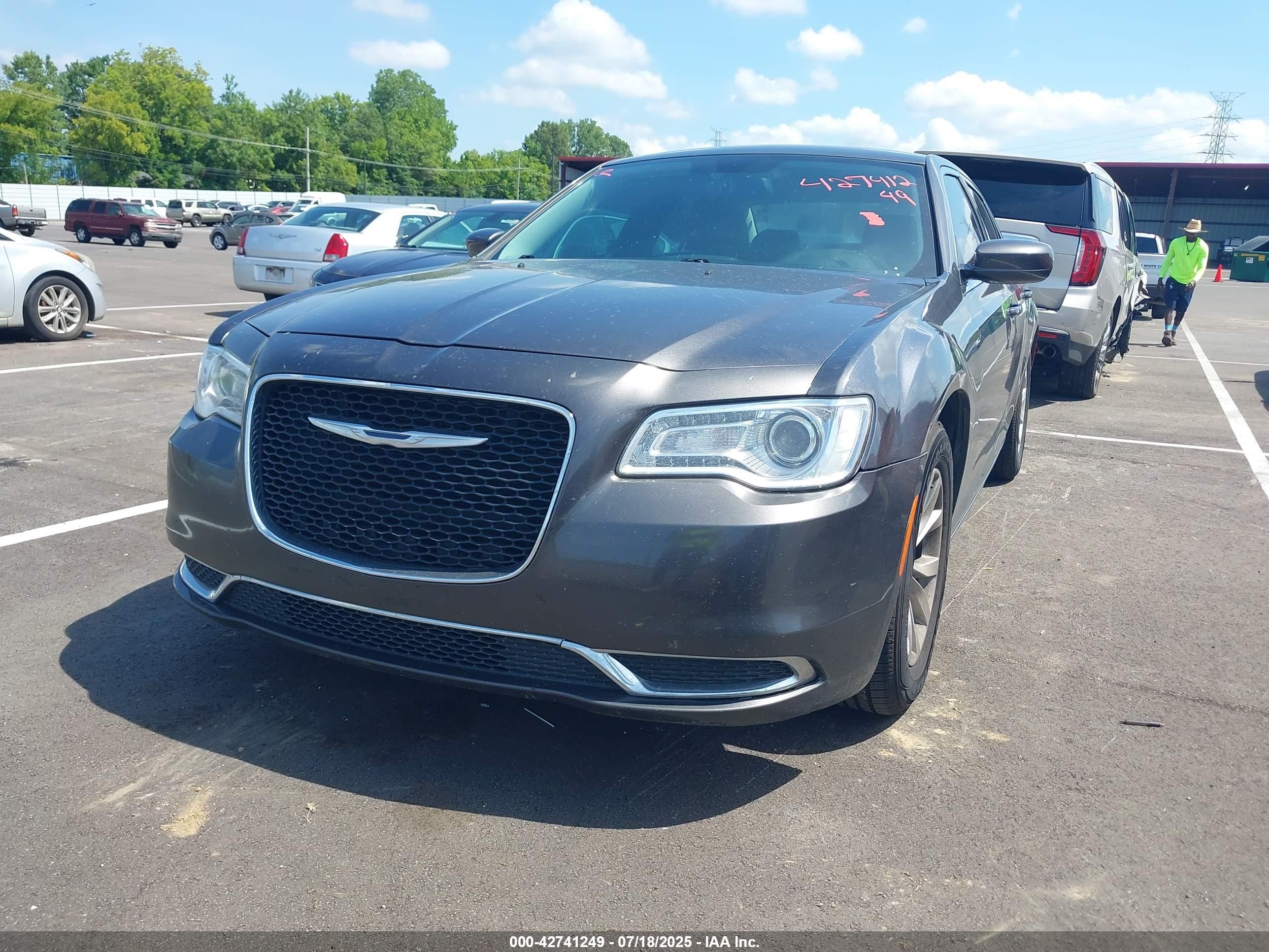 CHRYSLER 300 image 2