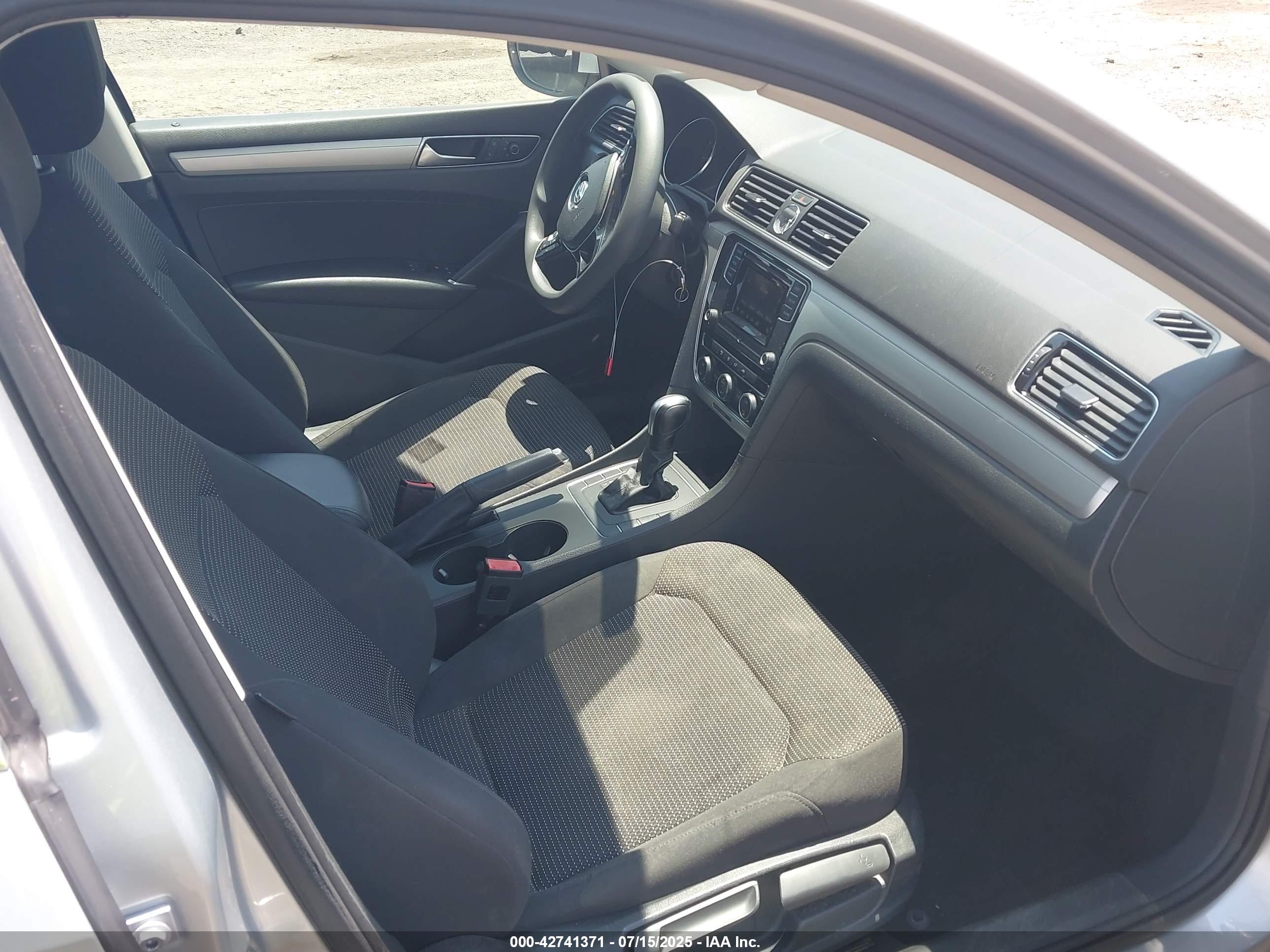 VOLKSWAGEN PASSAT image 5