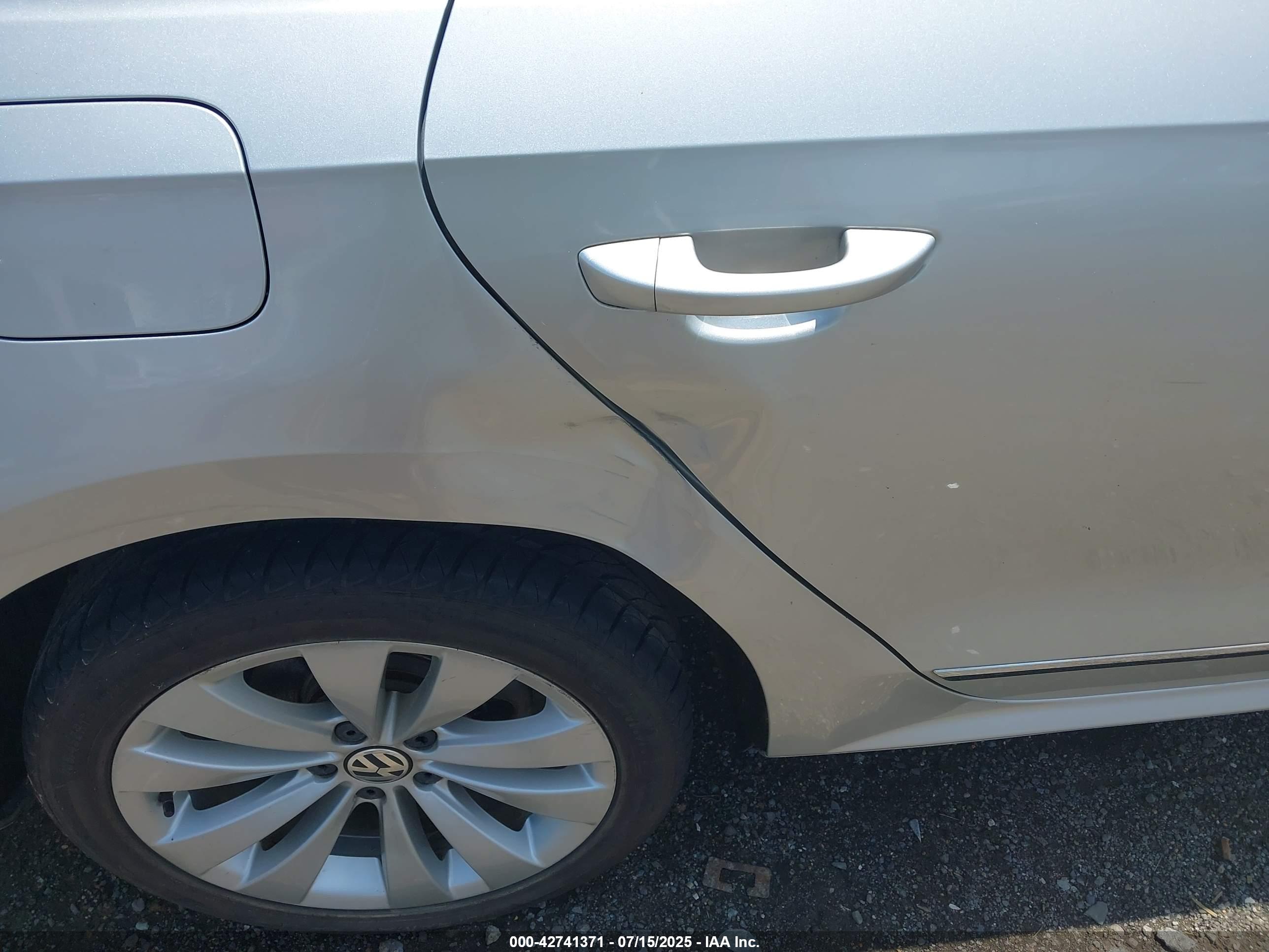 VOLKSWAGEN PASSAT image 6
