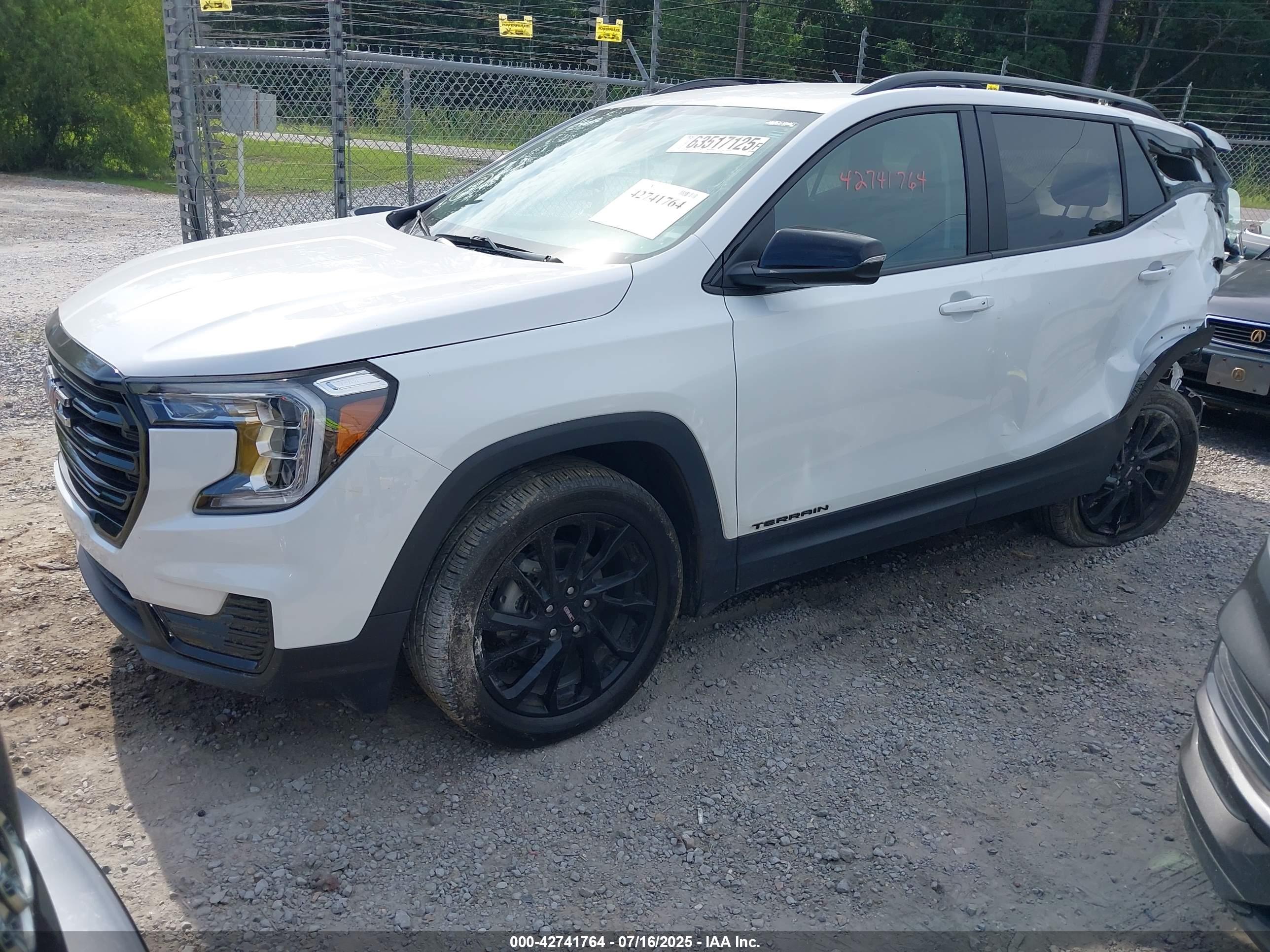 GMC TERRAIN image 2