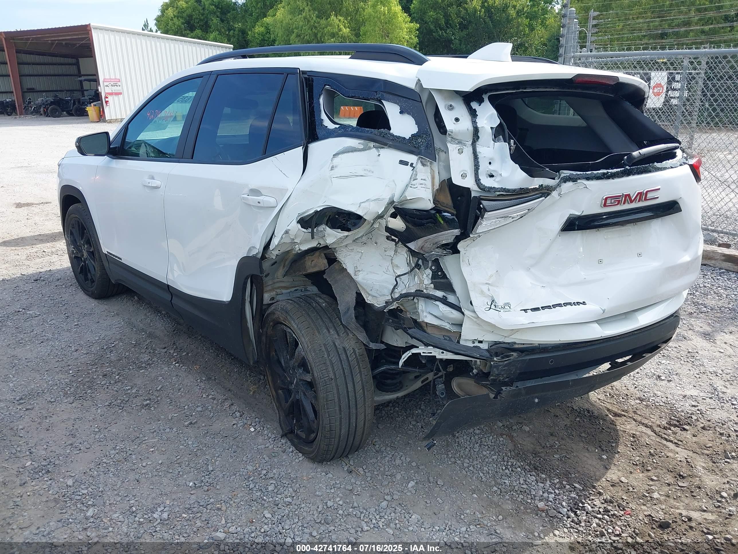 GMC TERRAIN image 3