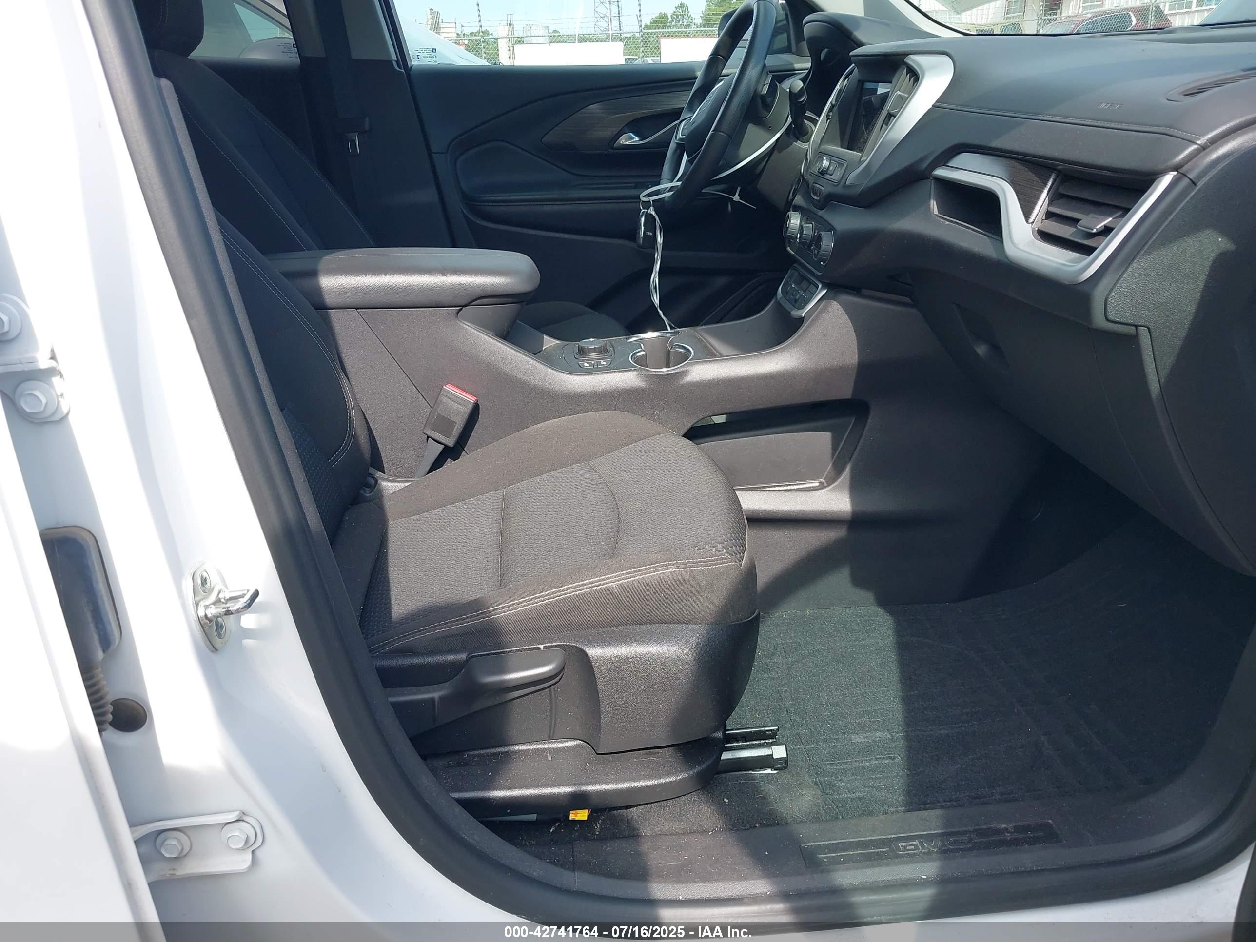 GMC TERRAIN image 5