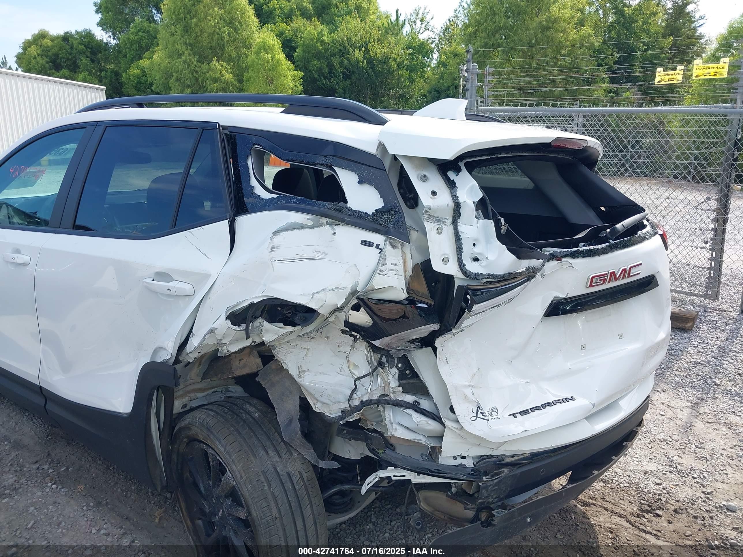 GMC TERRAIN image 6