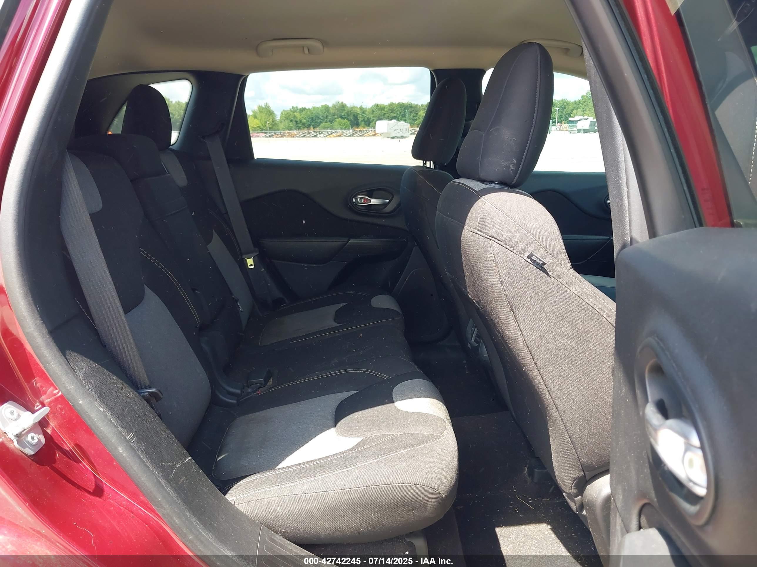 JEEP CHEROKEE image 8