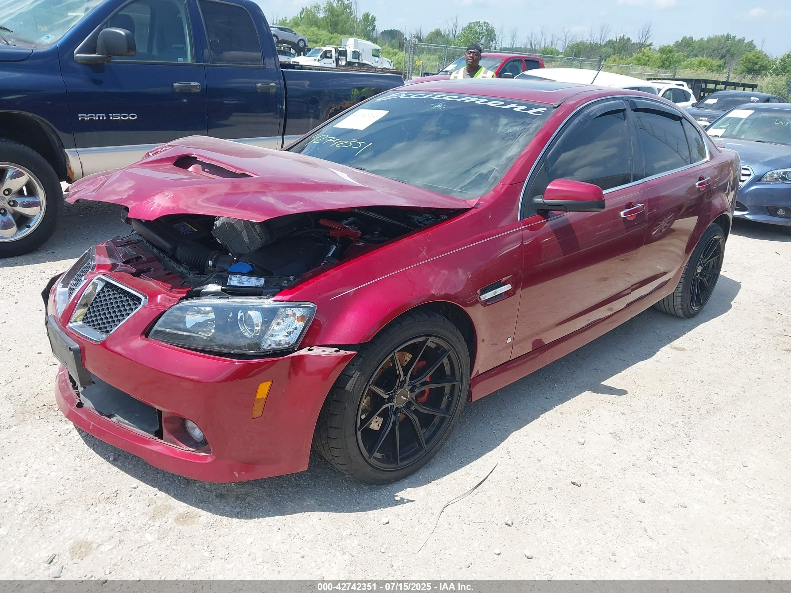 PONTIAC G8 image 2