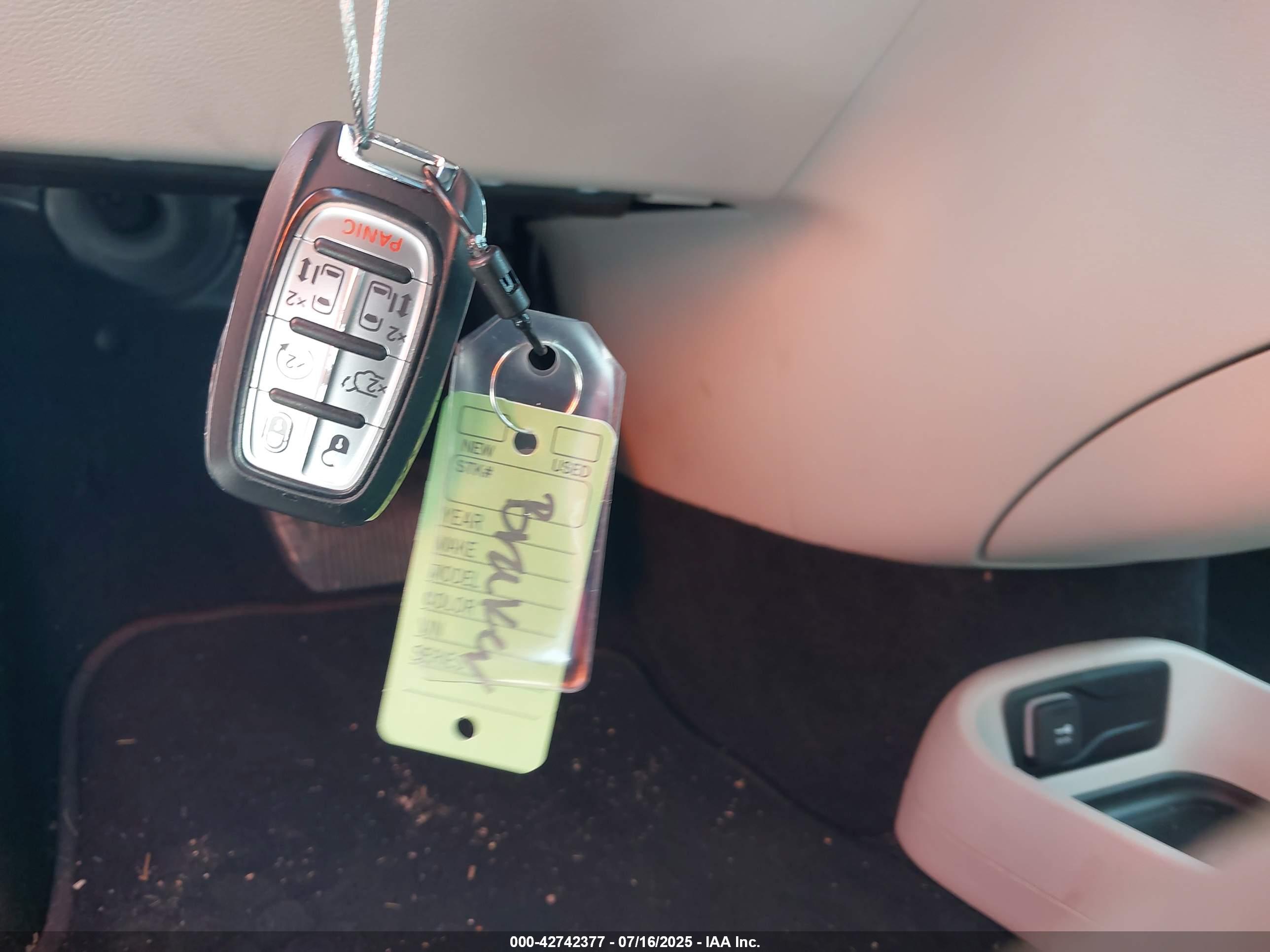 CHRYSLER PACIFICA image 11