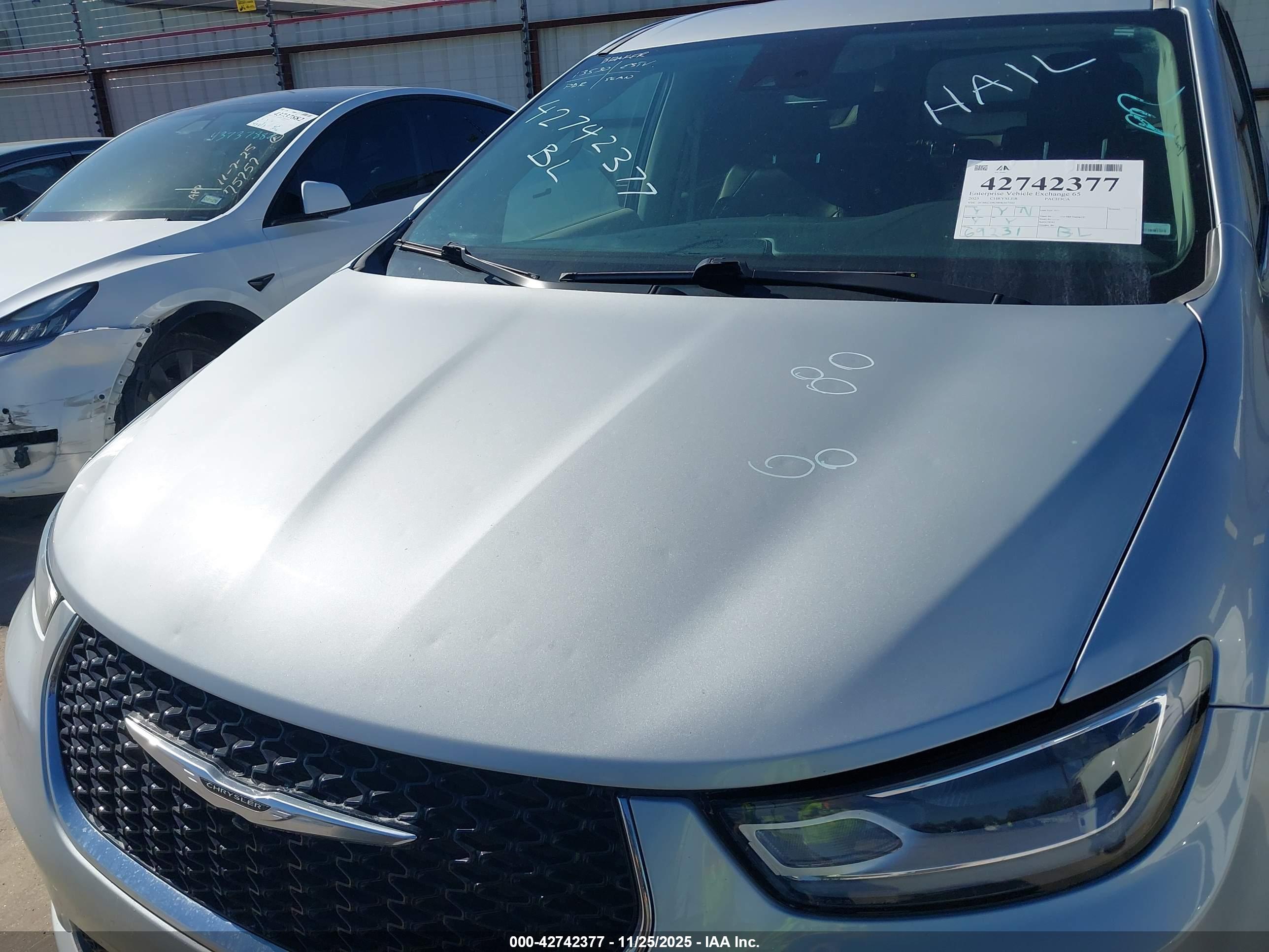 CHRYSLER PACIFICA image 6