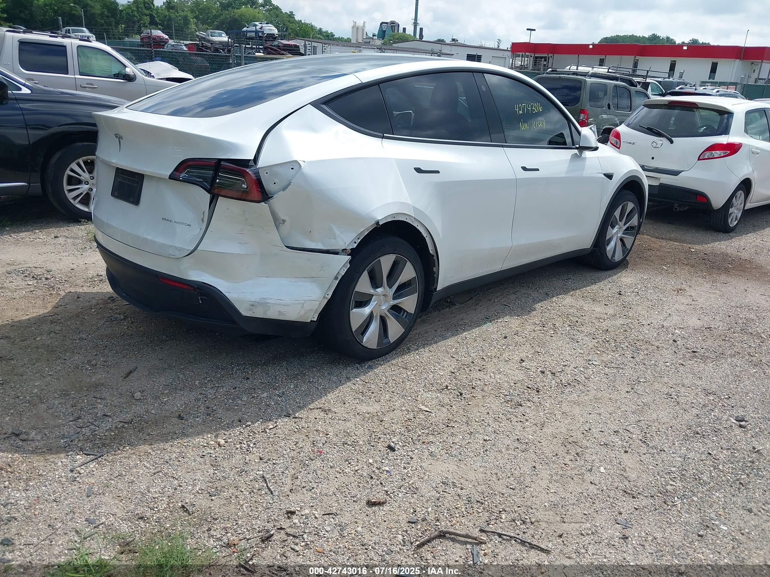 TESLA MODEL image 4